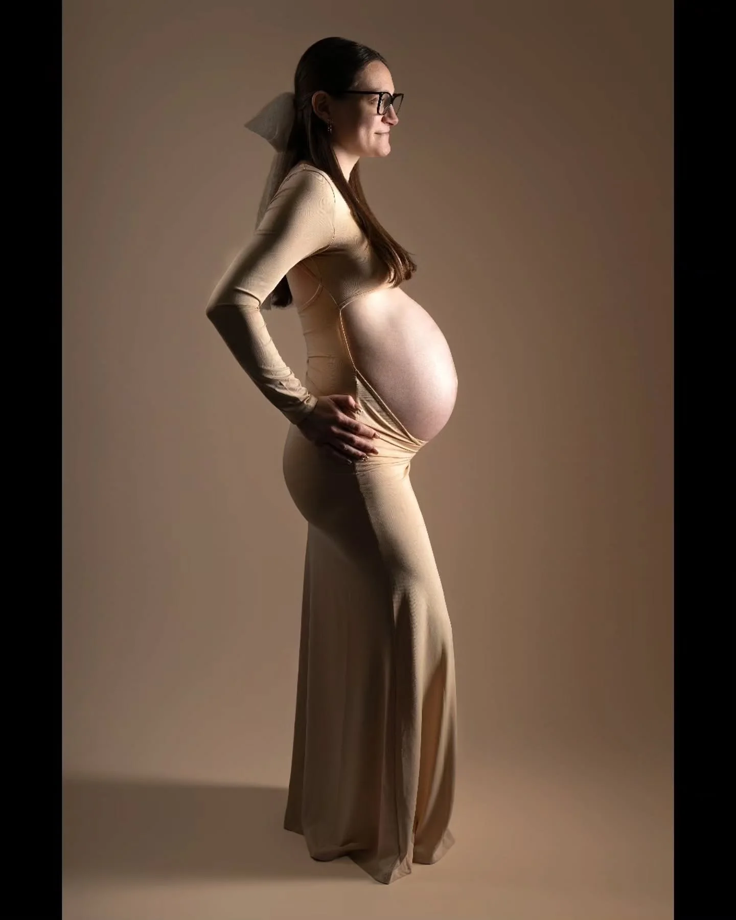 I Had the absolute privilege of capturing a beautiful maternity shoot for @alialovee90 and now, celebrating the arrival of her precious daughter, Analise, born on January 23rd. It was an honor to document such a special moment in their journey, and I