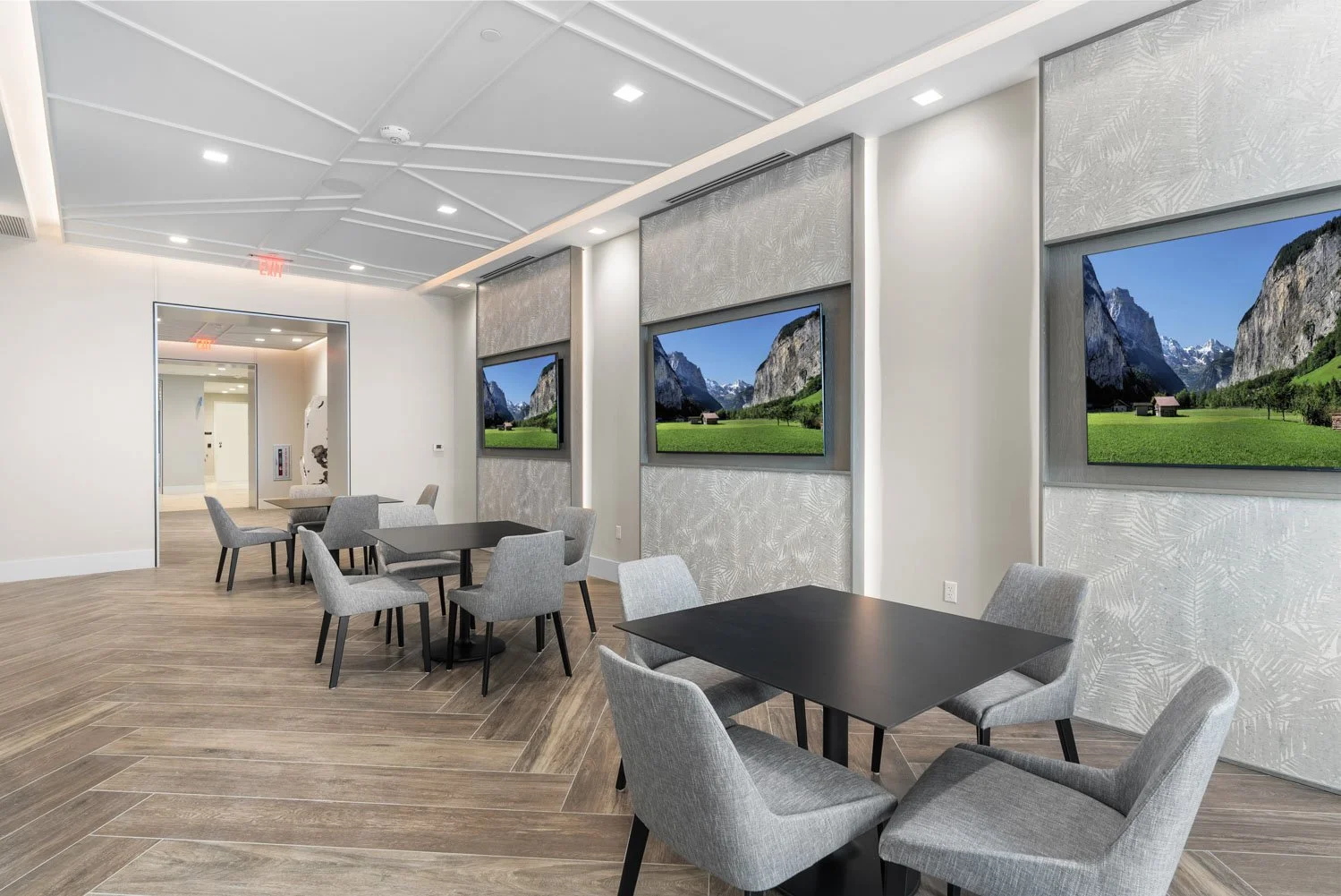 Saltaire Entry Amenities - Tampa Listing Lab10_1.jpg