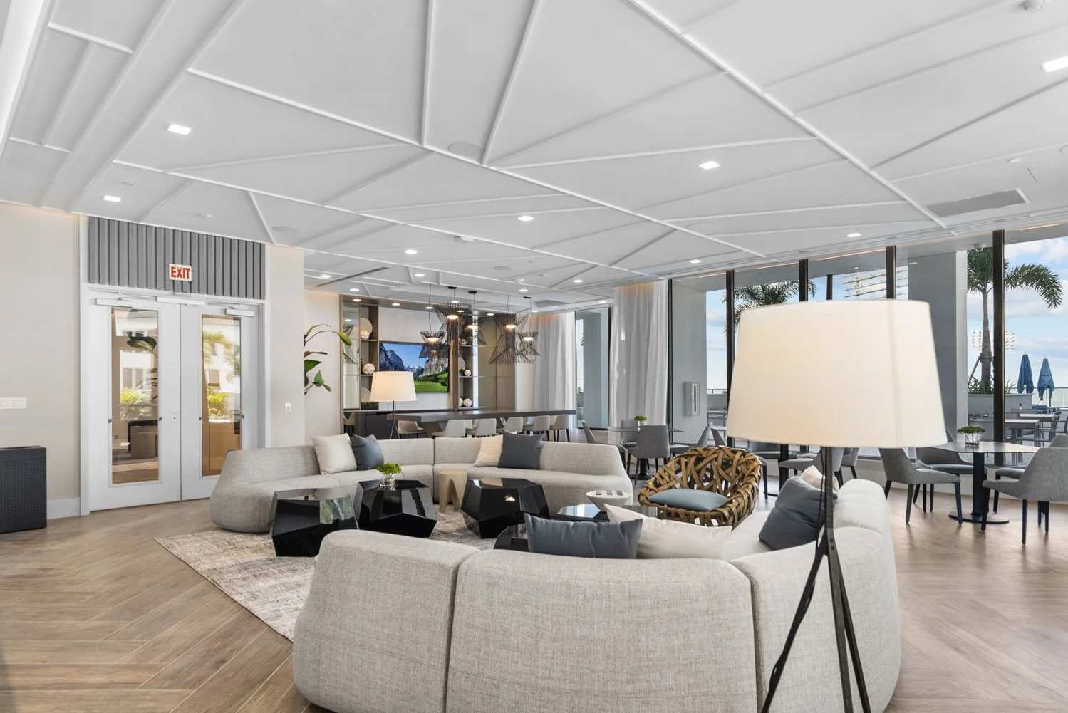 Saltaire Entry Amenities - Tampa Listing Lab8_1.jpg