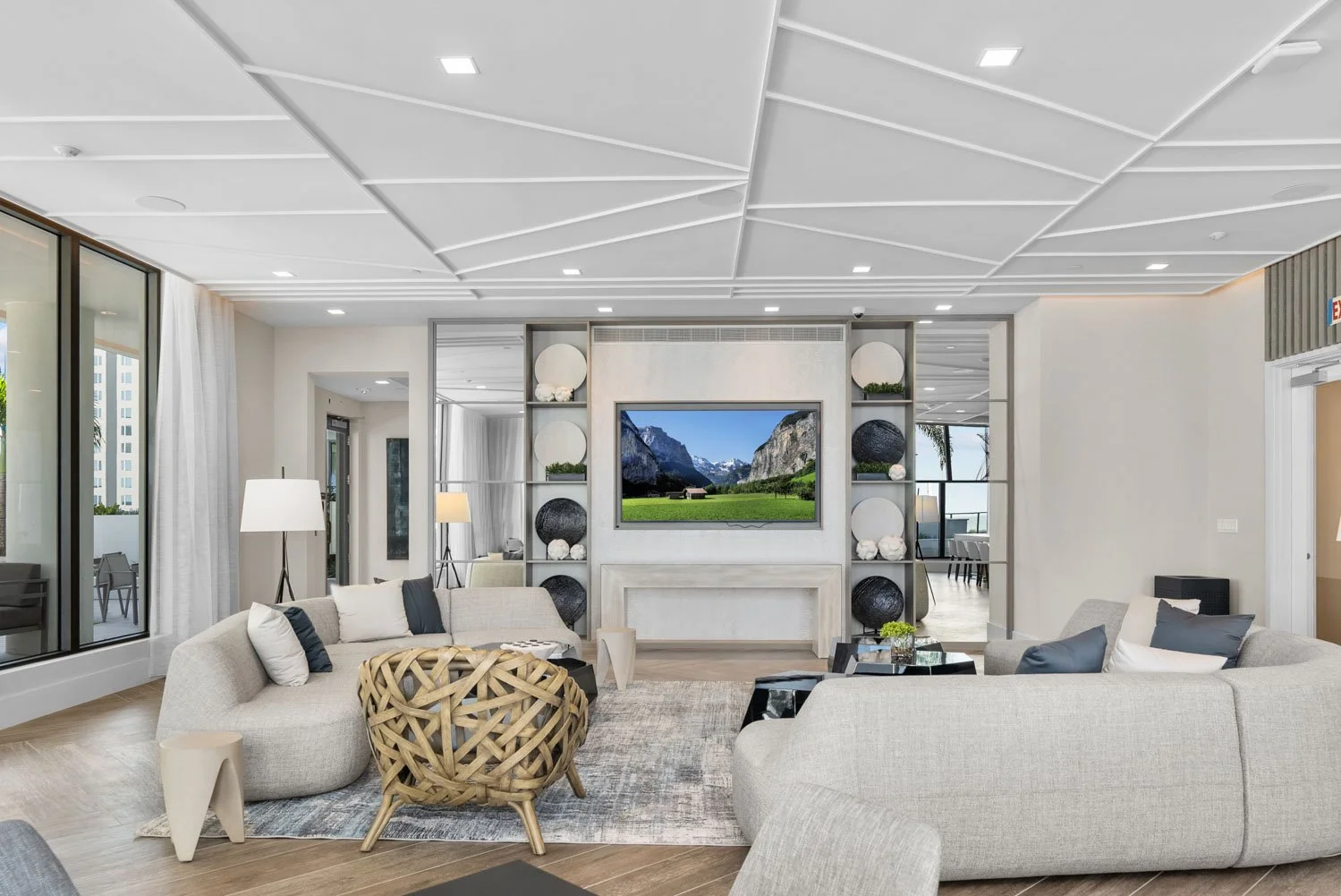 Saltaire Entry Amenities - Tampa Listing Lab7_1.jpg