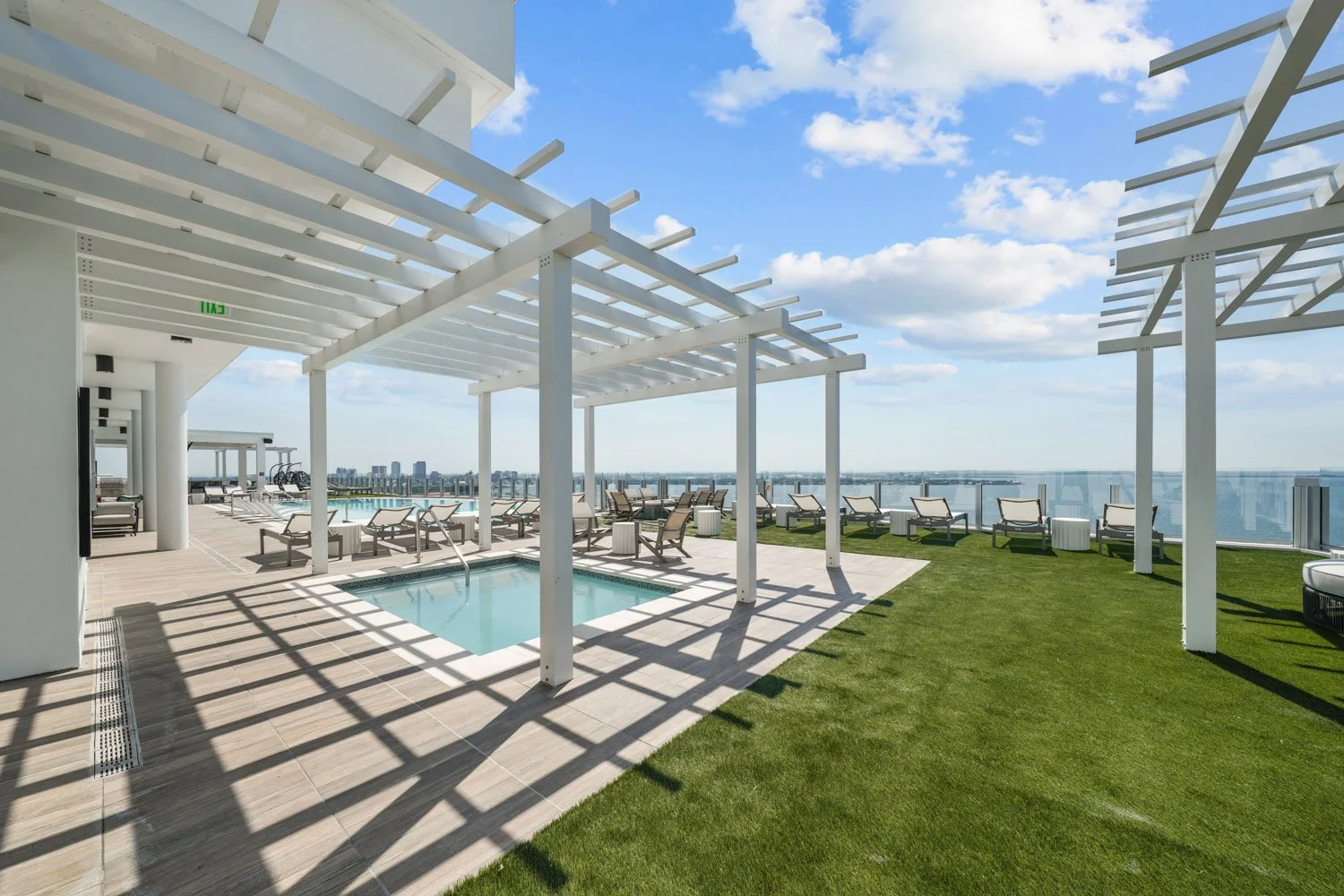 Altura Bayshore Rooftop Amenities-Tampa Listing Lab45.jpg