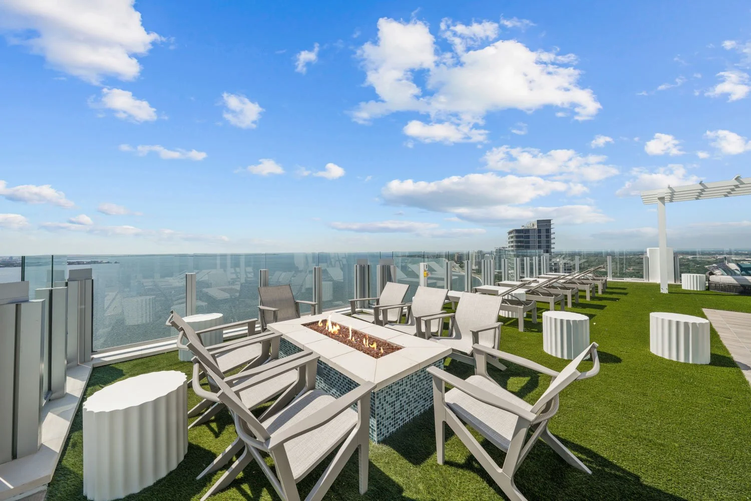 Altura Bayshore Rooftop Amenities-Tampa Listing Lab42.jpg