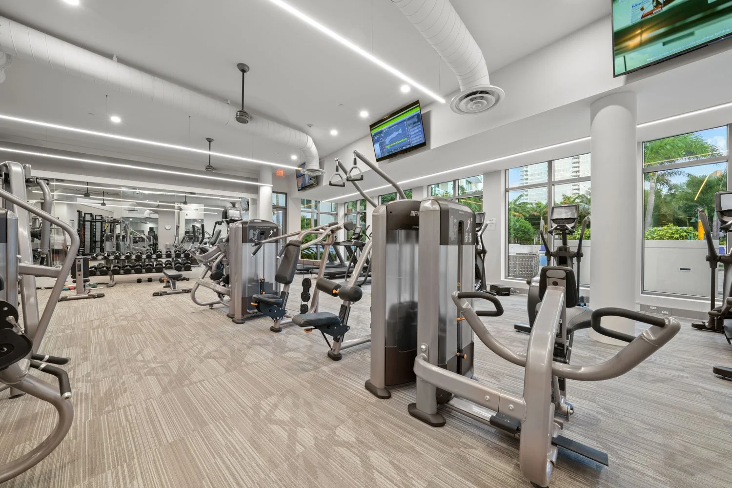 ONE St Petersburg  Amenities Tampa Listing Lab (14).jpg