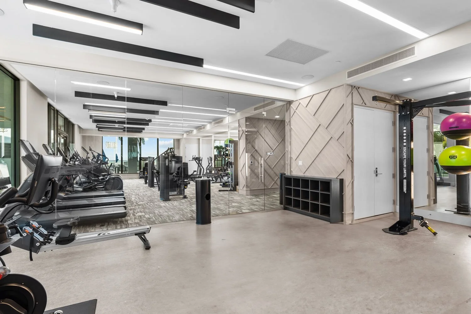 Saltaire Entry Amenities - Tampa Listing Lab13_1.jpg