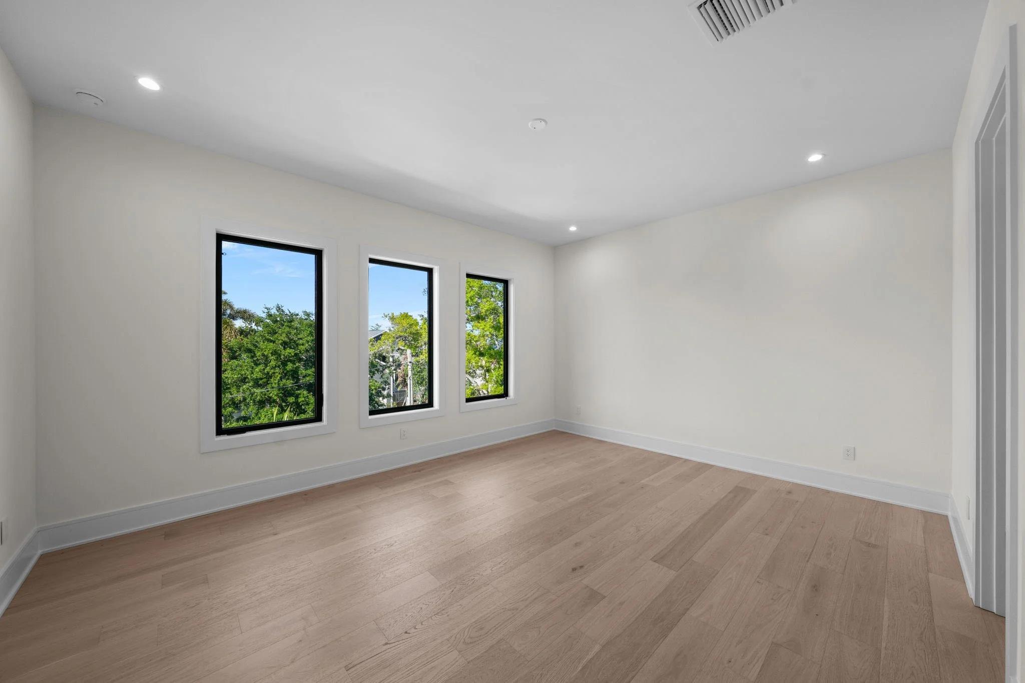 Dickens Ave Brookshire Homes Tampa Listing Lab (16)_2.jpg