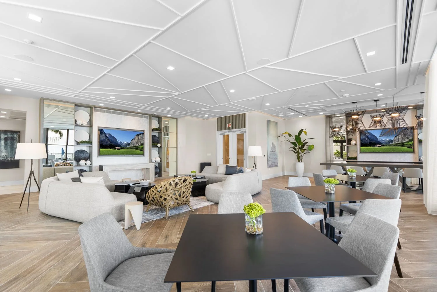 Saltaire Entry Amenities - Tampa Listing Lab9_1.jpg