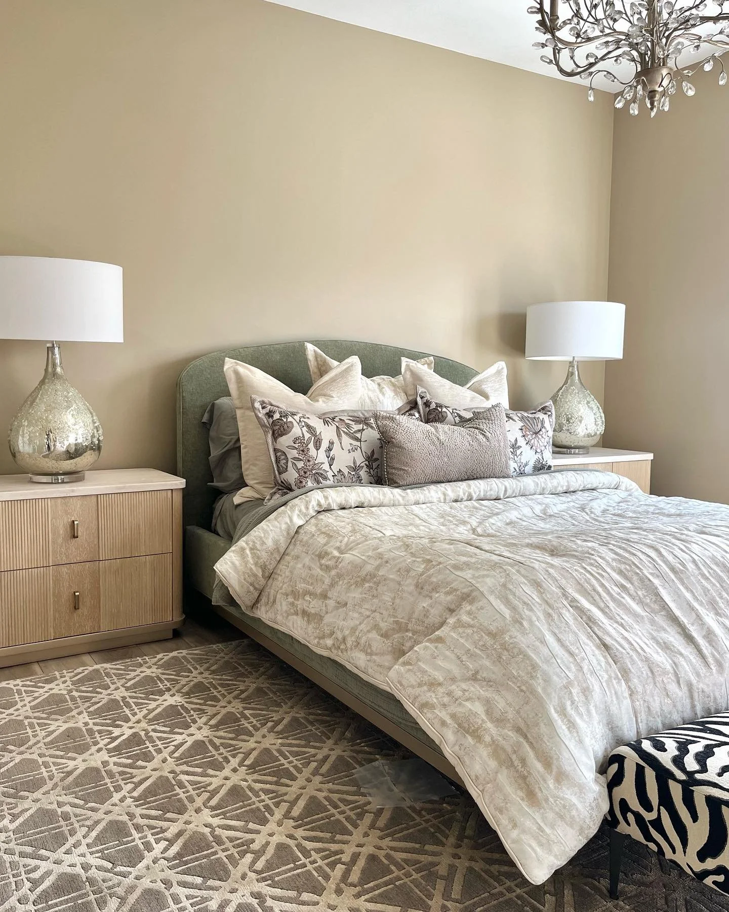 A little space of elegance and relaxation just in time for spring! This sage bed doesn&rsquo;t seem like such a bold choice when we pair it with some neutral bedding pieces. Also, a moment for every beautiful curated detail! Just me here loving what 