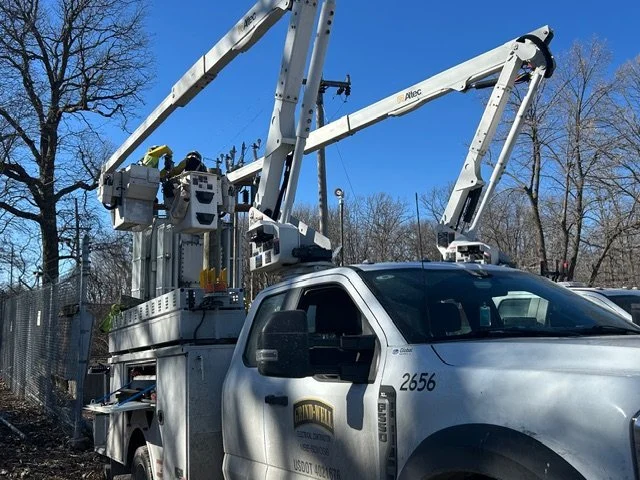 It's nice to work in 60+ degree weather today! 

Our crews were out and about enjoying the sun while working.

#grindwell #construction #mbe #veteran #ibew #linemen