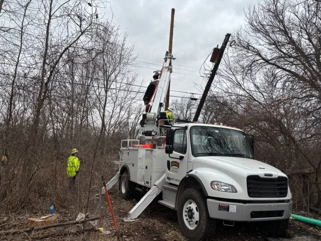 Restorations continued on Sunday, cleaning up areas with outages in front of the next round of storms.

#grindwell #ibew #linemen #nationalemergency