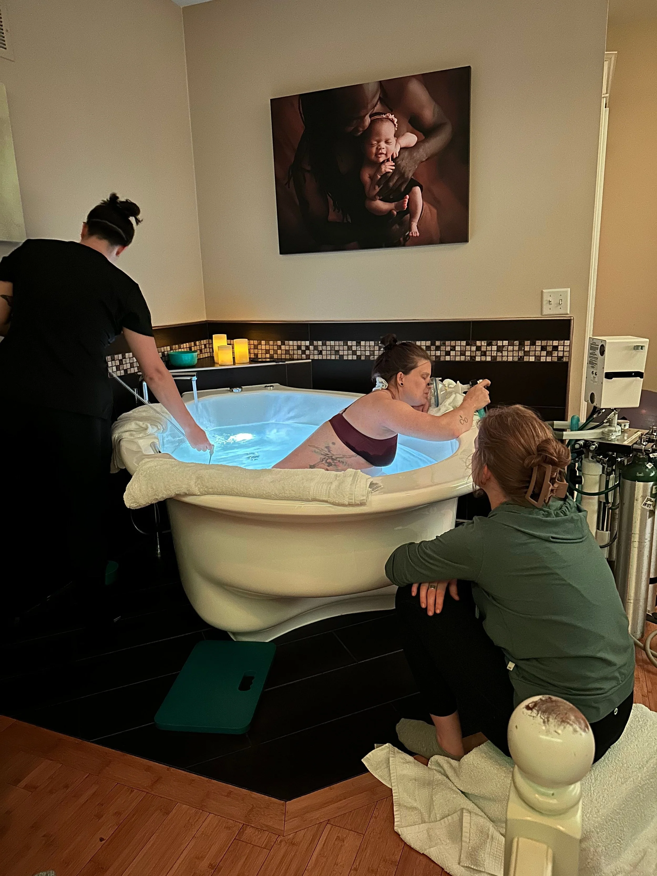madeline offering doula support to person laboring in a birth pool at a birth center