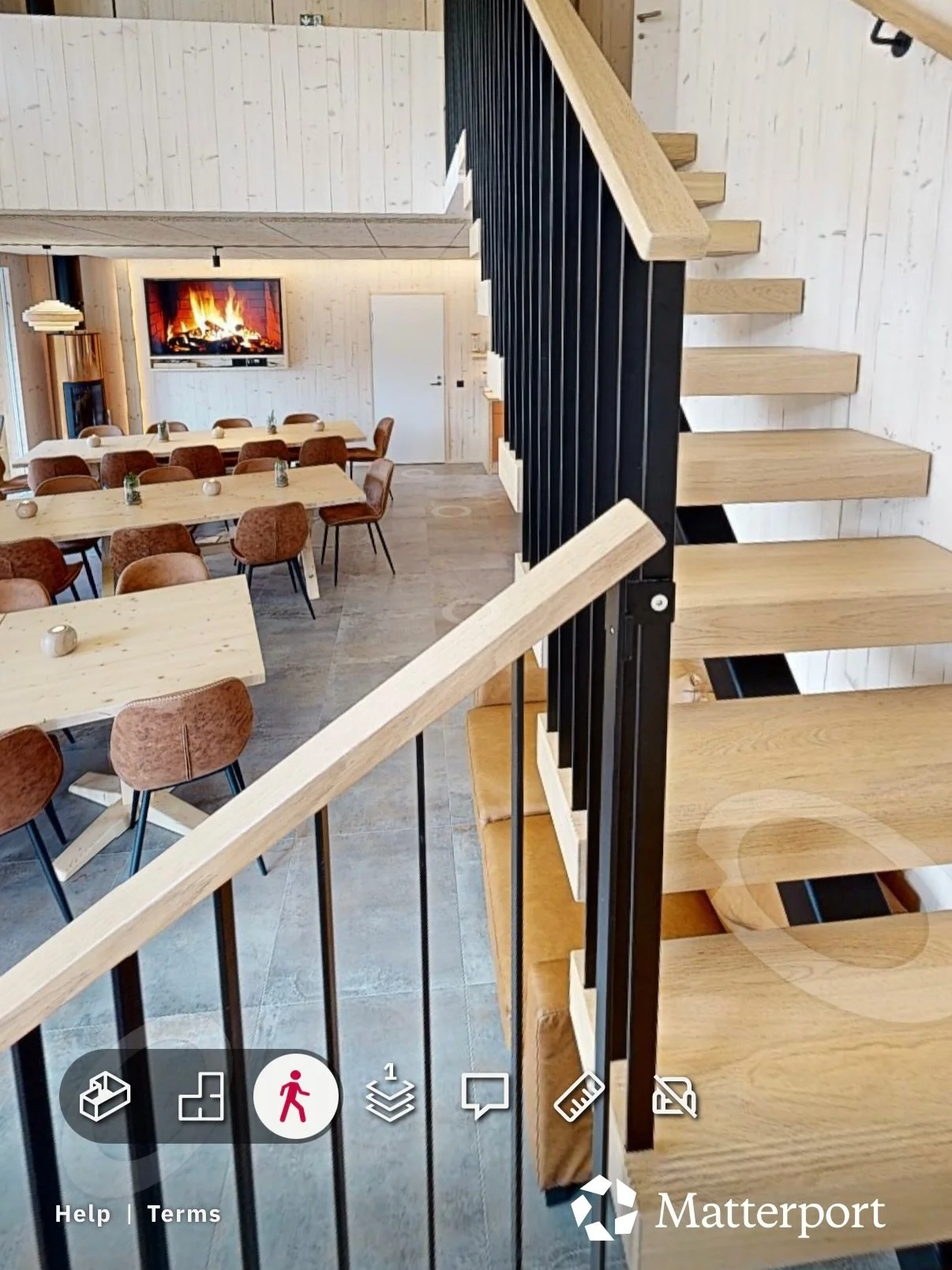 Katsokaas n&auml;it&auml; tiluksia!🤩

K&auml;ytiin tekem&auml;ss&auml; Matterport-virtuaalikierros @havuresort kokopuisesta Havu Avara -luksushuvilasta. Virtuaalikierros upotetaan yrityksen verkkosivuille, jolloin huvilaan p&auml;&auml;see realistis