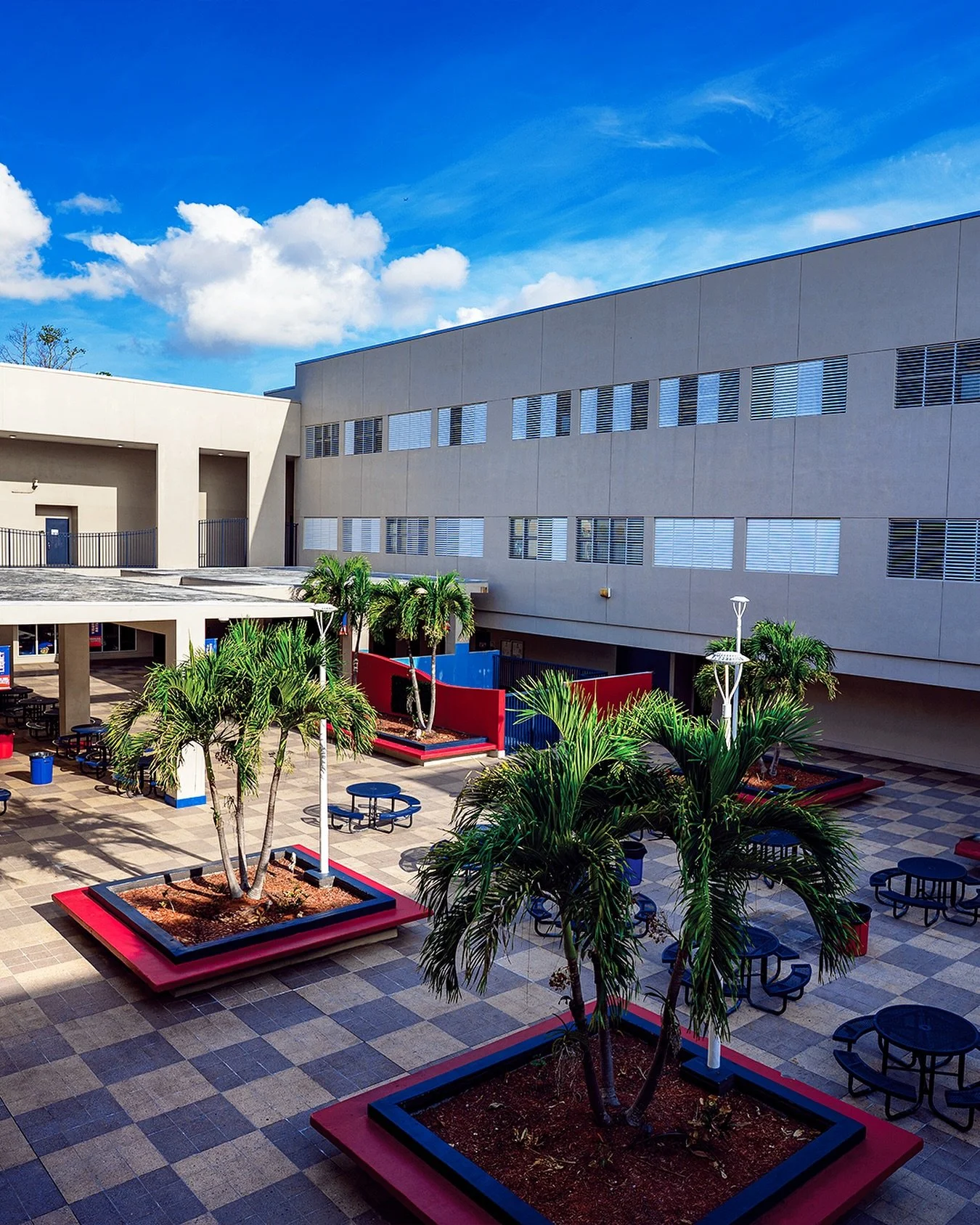 Let&rsquo;s go back! ❤️💙 Register for our School Tour and join us at 10AM on November 15! Sign up now at hhsalumni2005.com/tour

#hialeahhigh2005