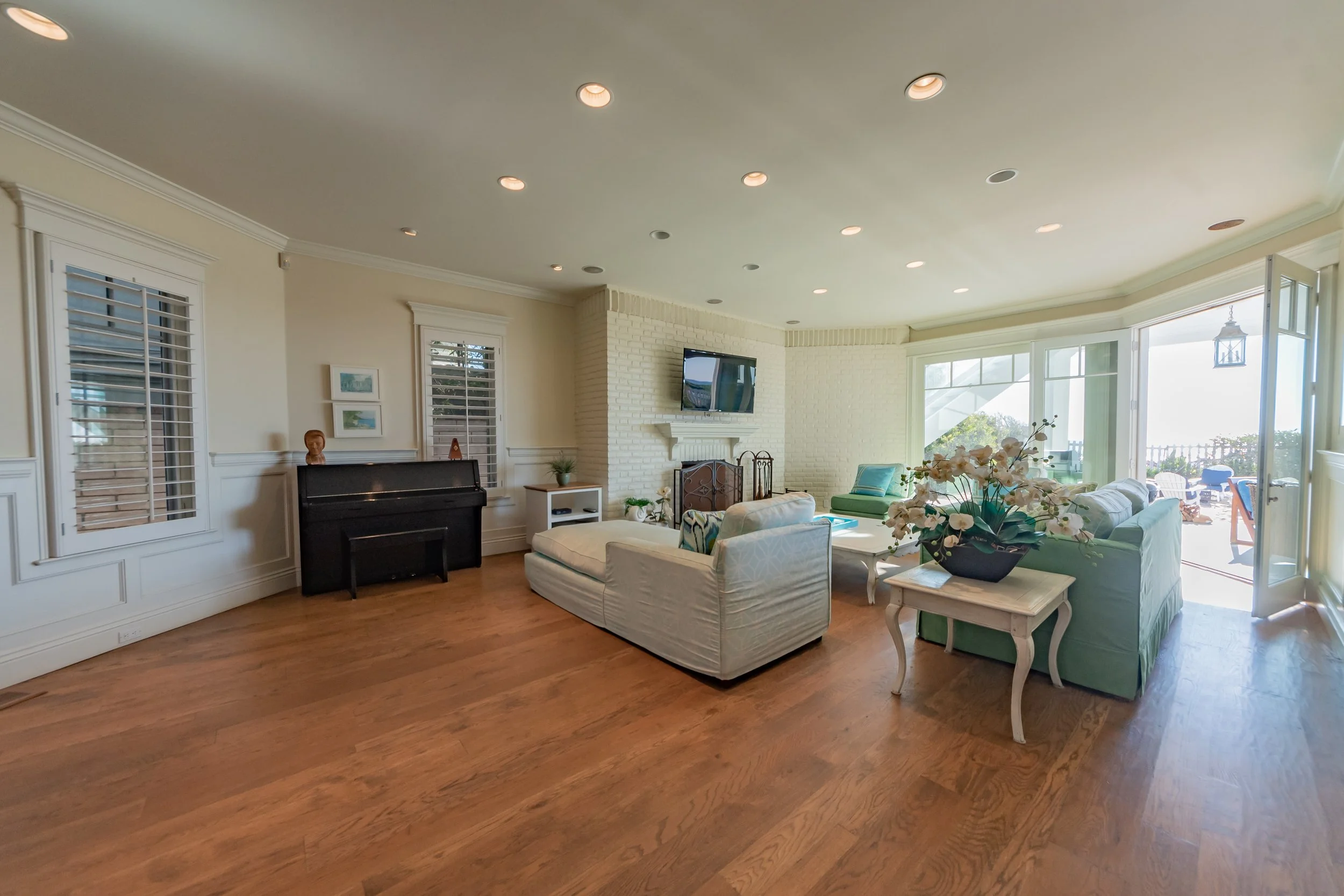 downstairs living room.jpg