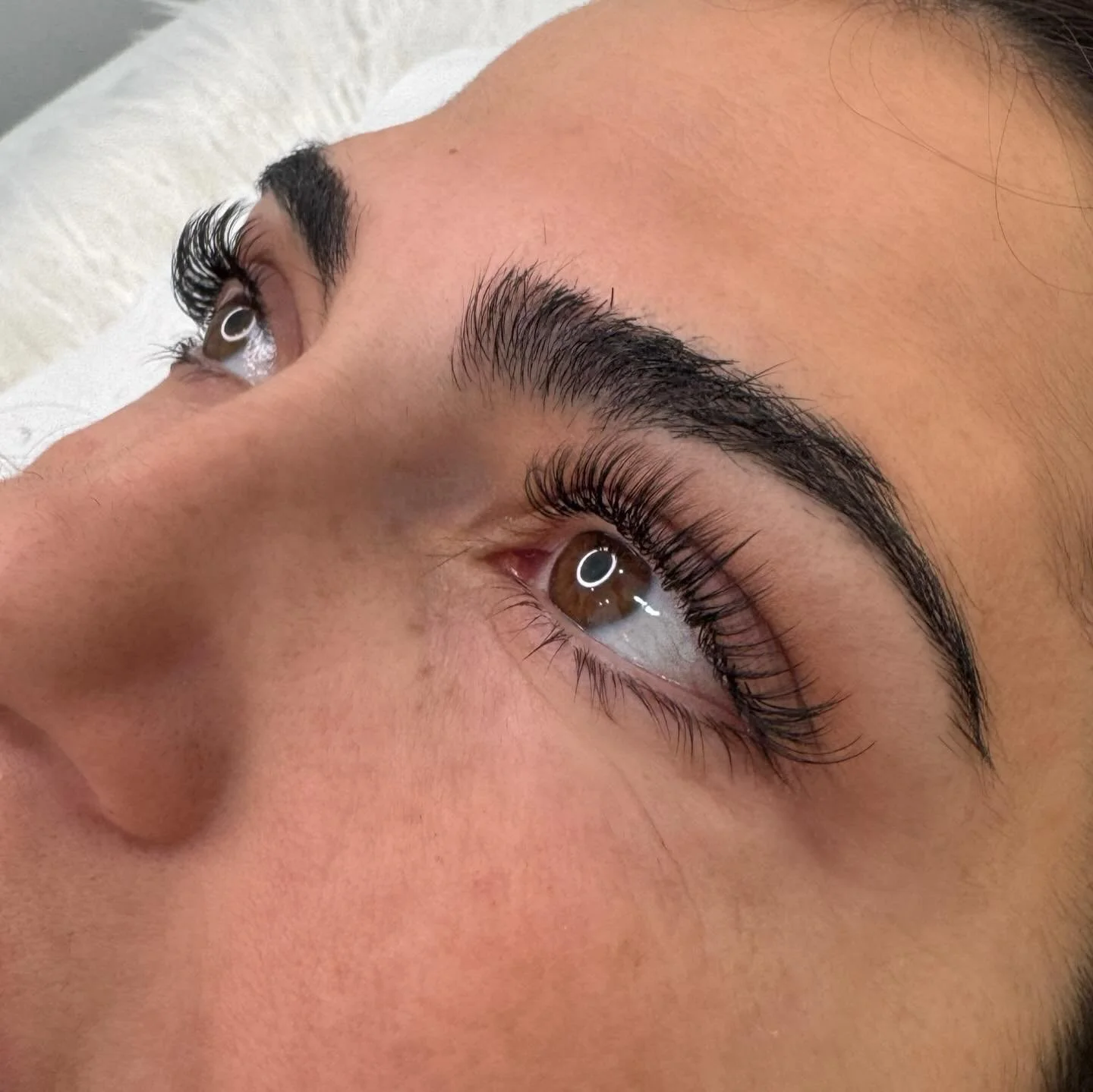 ✨🎄 Holiday glam is calling! 🎄✨

Book under &ldquo;Mascara Set&rdquo; if you like this look 🔗

book your appointments now so you&rsquo;re glowing all season long! 🧖🏼&zwj;♀️🎁

#mascaralashes #bronxlashextensions #nyclashextensions #yonkerslashext