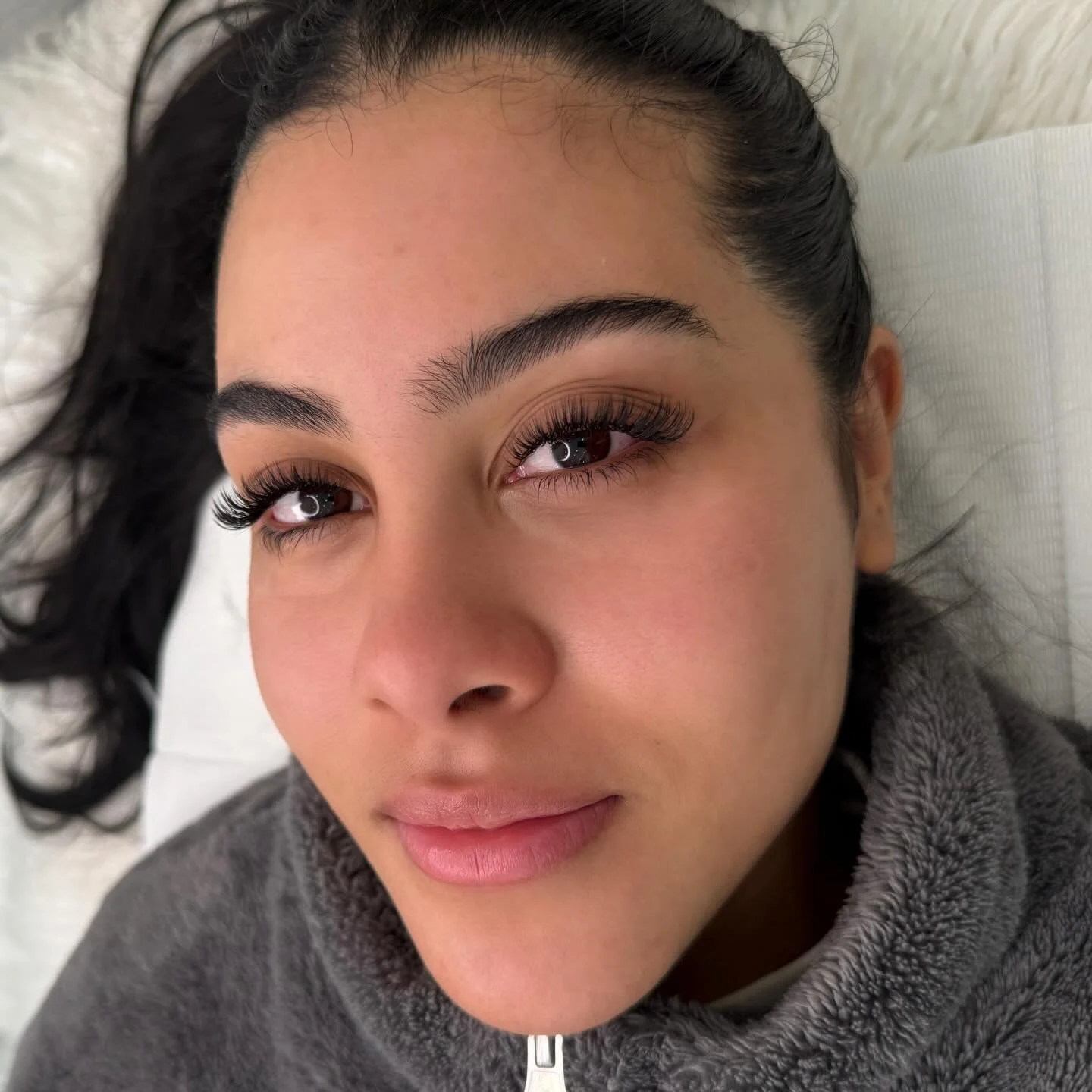 Holiday glam starts with lash extensions❄️

✨Two appointments available before Christmas, click the 🔗 in bio to book 

SET DETAILS 

Mascara Set 
Cat Eye Shape

#bronxlashextensions #arthurave #bronxlashes