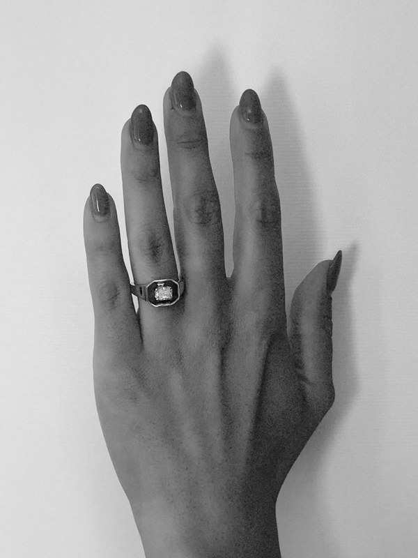 FloatingSignet2.gif