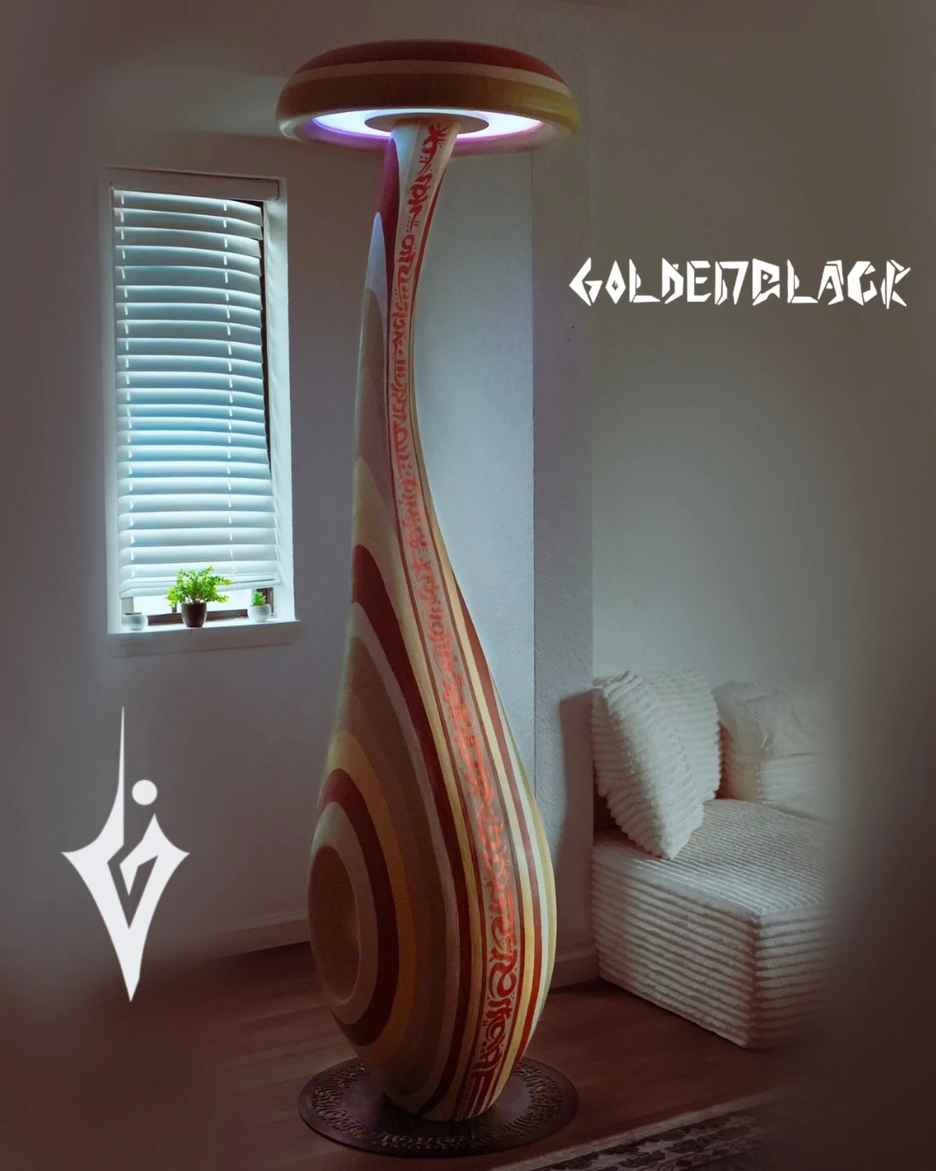 SOLD ✨🍄✨

SOLUNA has made its way to its home, where it illuminates an amazing artistic zone full of music and creative expression. 

This piece has a unique LED system that synchronizes to music, so the fact that it is in a music studio feels extre
