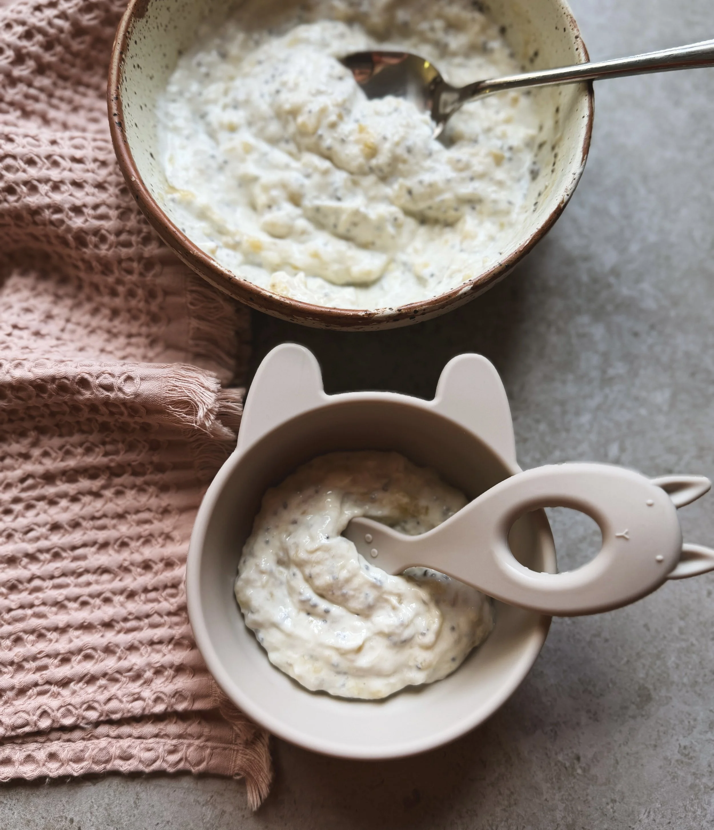 Babies banana chia + yoghurt pudding 🍌