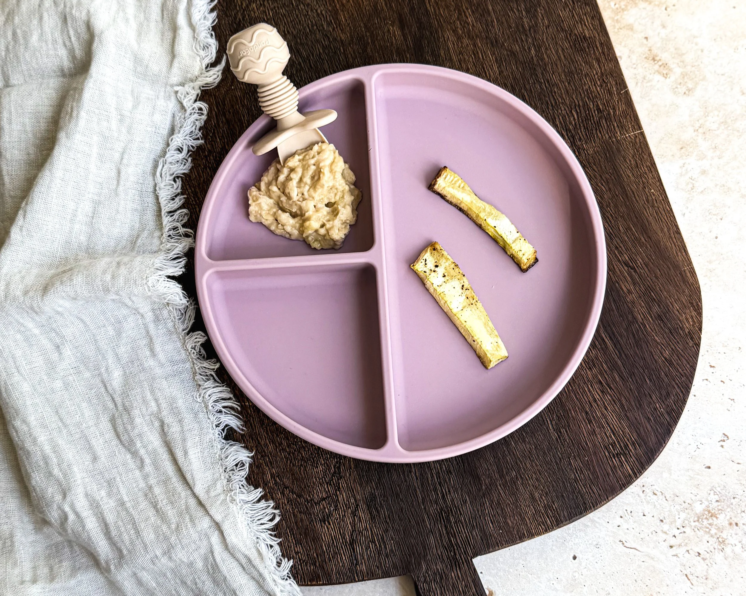 finger foods for 6 month old, first finger foods baby, what finger foods can I give my baby, baby led weaning first foods, safe finger foods for babies, how to cut food for baby led weaning