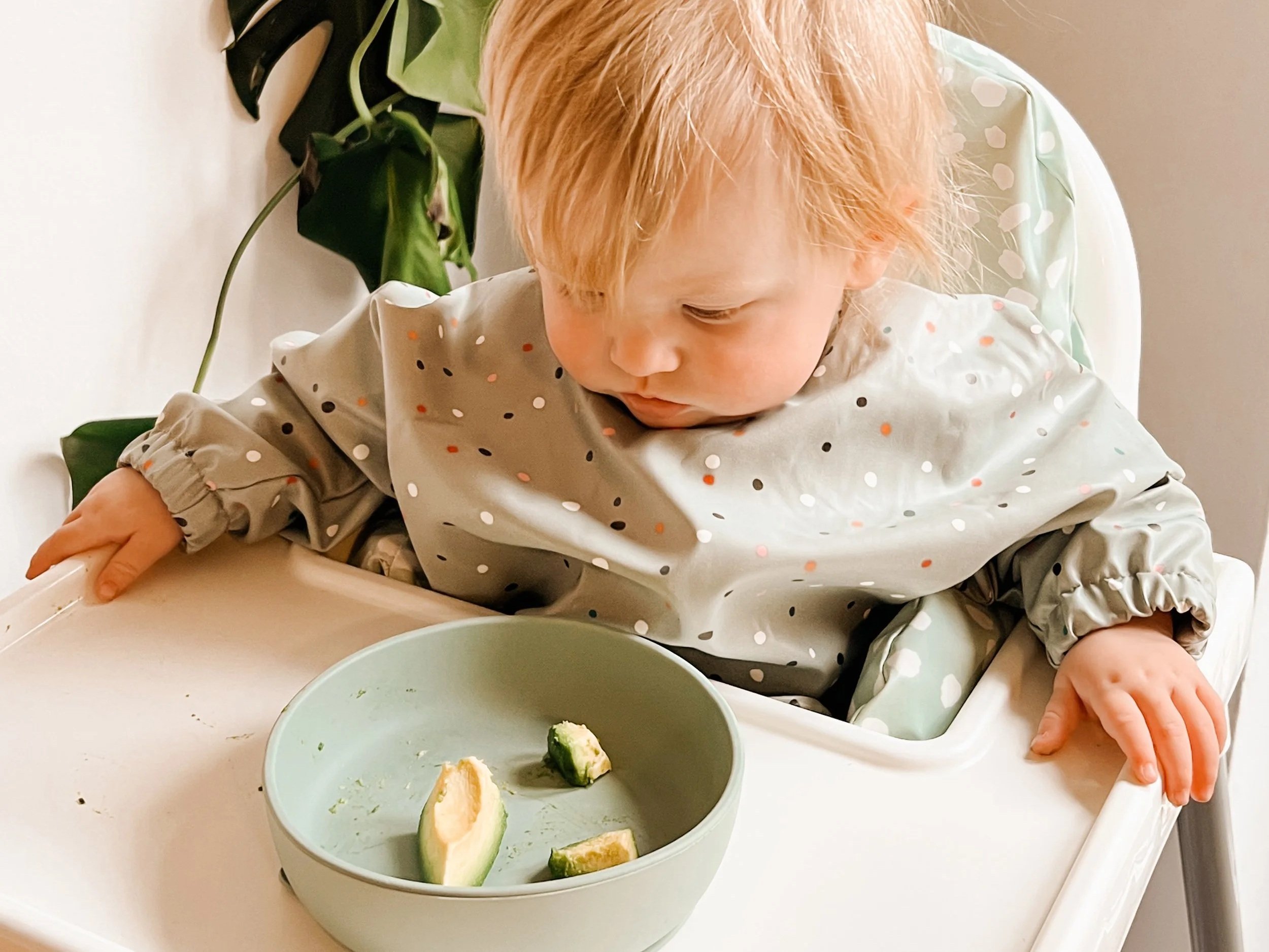 how to start solids, starting solids baby first foods, signs baby is ready for solids, when to start solids, how to start solids baby, best approach for solids, nhs, dietitianbaby