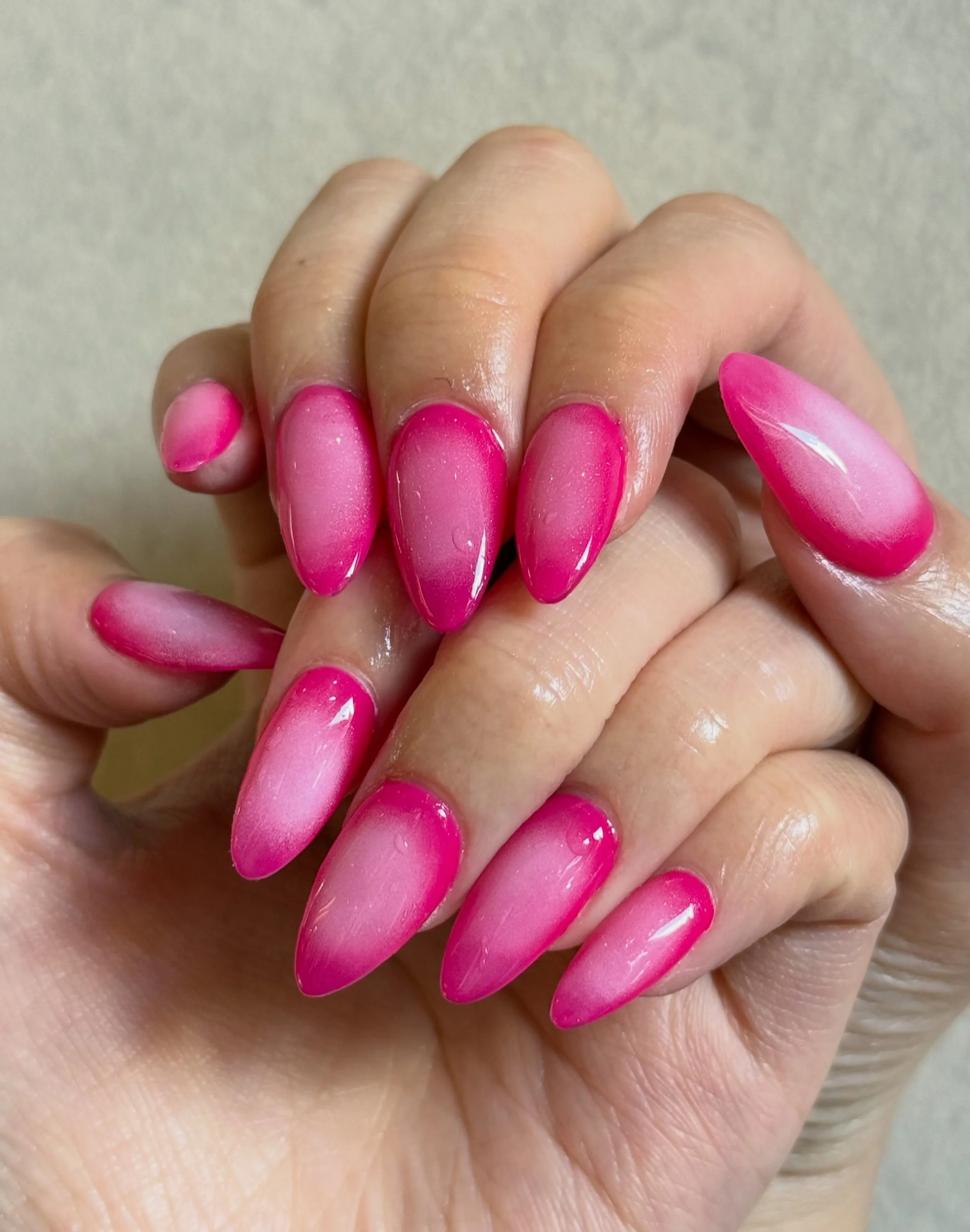 Soft aura glow over a hot pink base 💗

🔗 Book your appointment via the link in bio or call us on 09 218 9502
📍 2&ndash;8 Osborne St, Newmarket

#nailtechnz #aucklandnails #newmarketauckland #newmarketnz #auranails