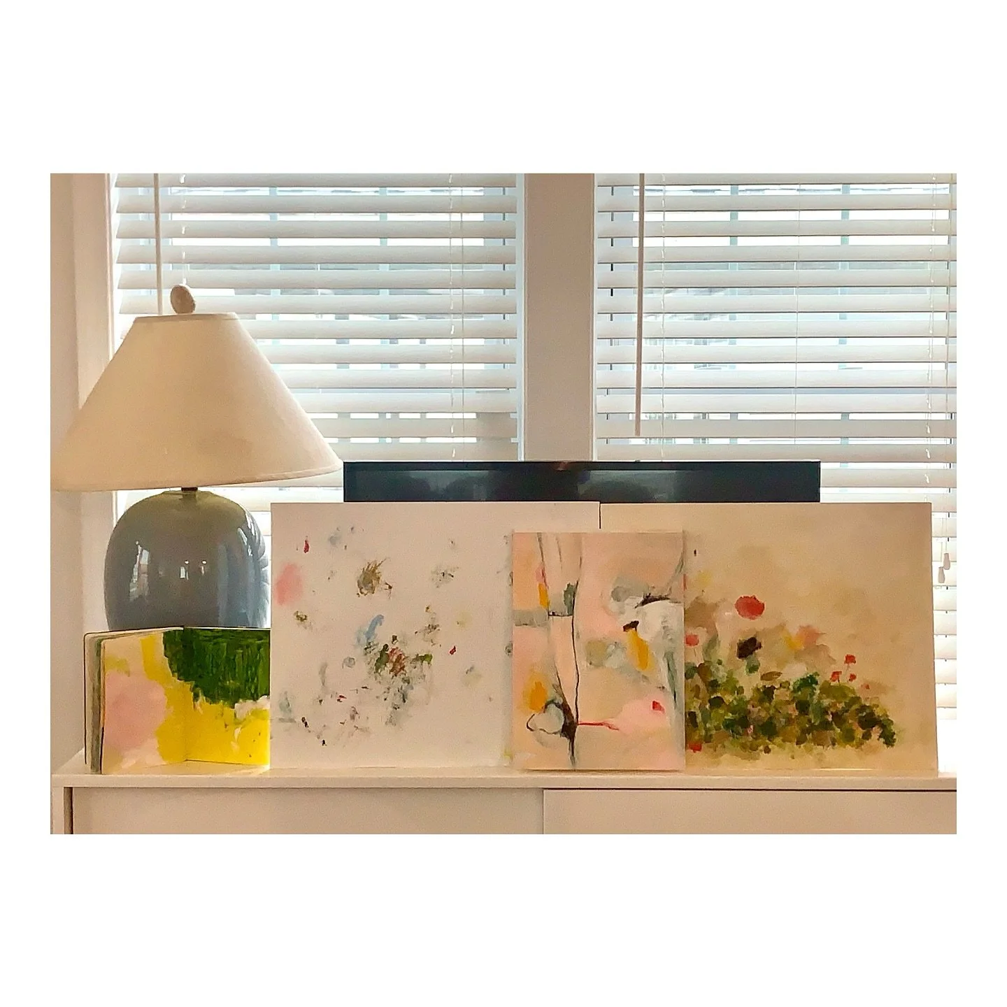 Just a makeshift stand at the beach cottage for some explorations I&rsquo;m trying during this art retreat week. 

It&rsquo;s so interesting to start from scratch in a brand new medium. As someone who has painted with watercolors for a long time, the