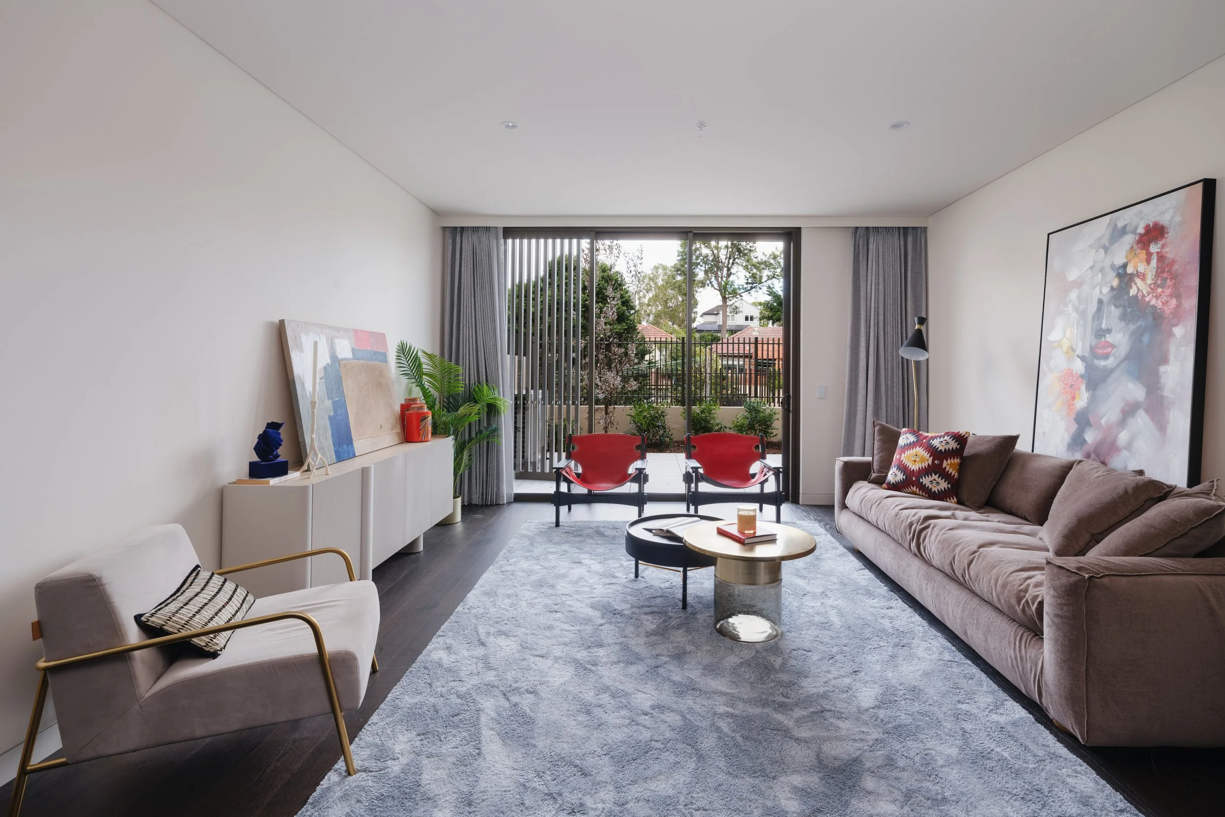 syp-homes-park-avenue-st-leonards-living-room-contemporary-styling-01.jpg