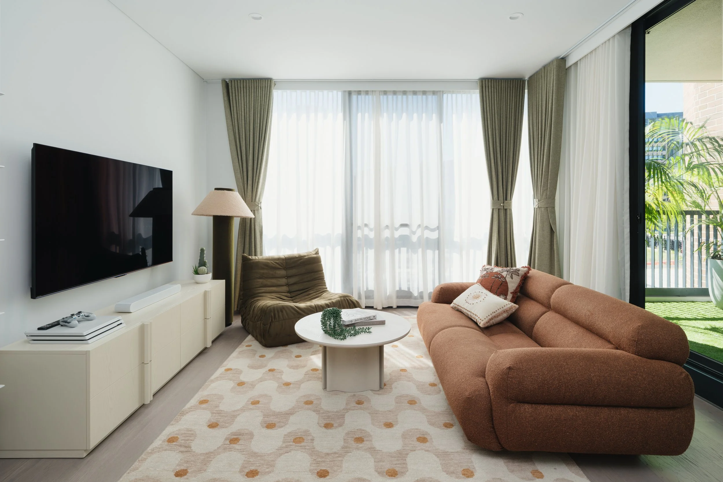 syp-homes-warm-current-living-room-01.jpg.jpg