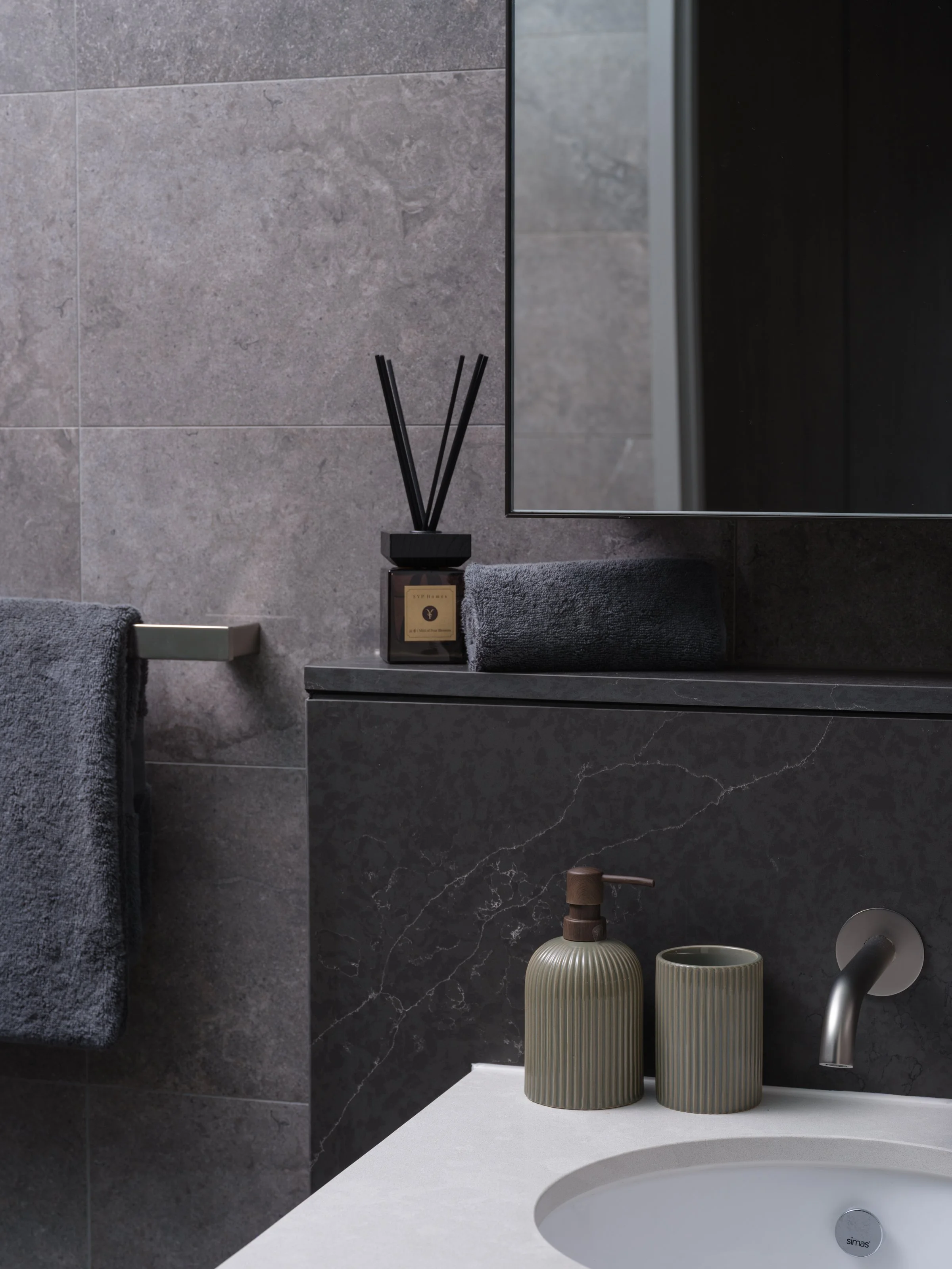 syp-homes-park-avenue-112-st-leonards-bathroom-dark-marble-vanity-detail-01.jpg