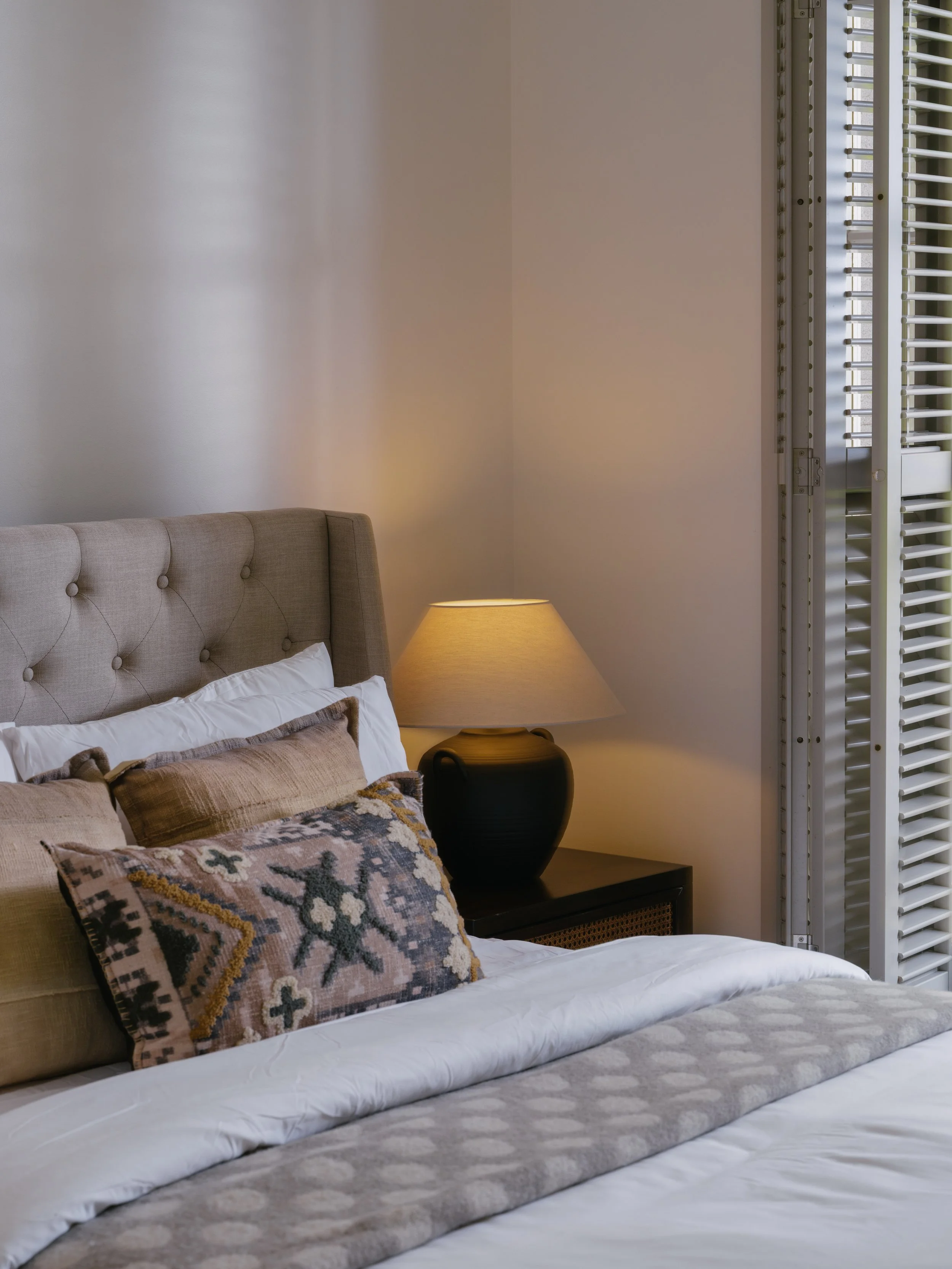 syp-homes-quiet-revival-bedroom-cushion-lamp-details.jpeg