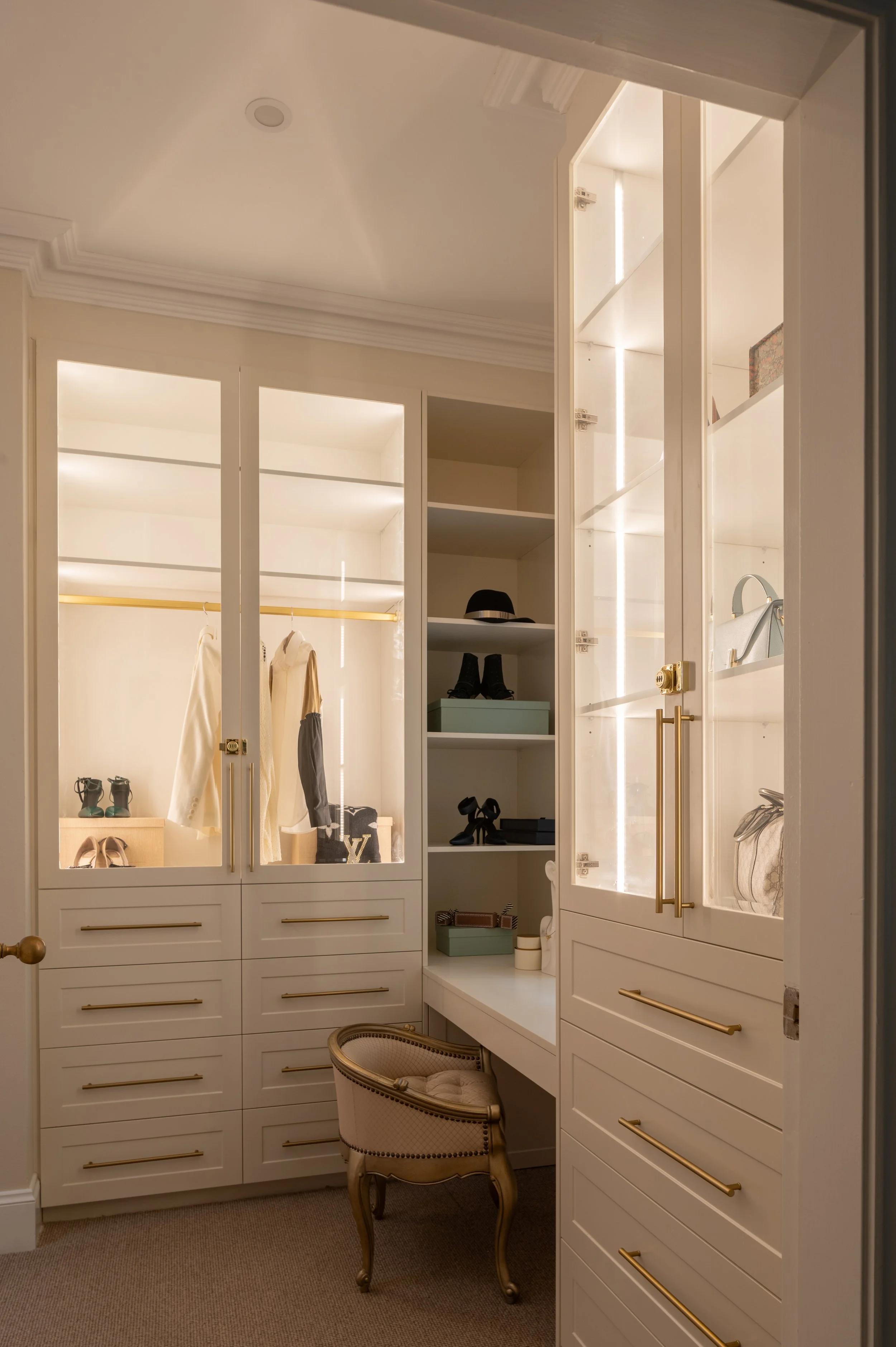 syp-homes-timeless-layers-walk-in-wardrobe.jpg