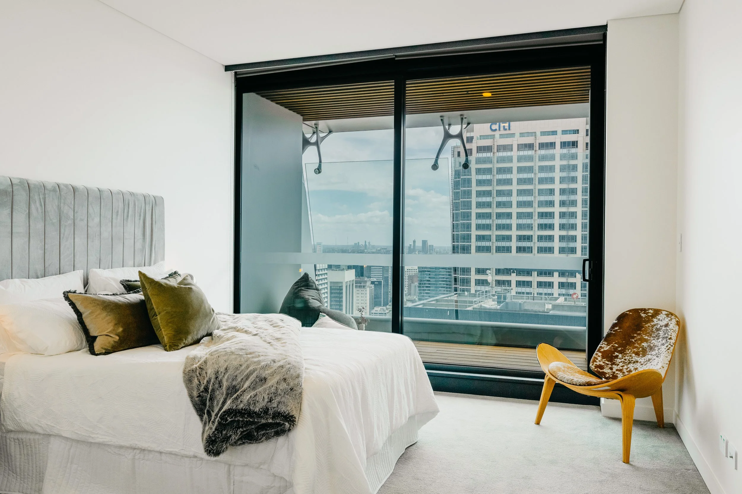 syp-homes-urban-stillness -master-bedroom-01.jpg