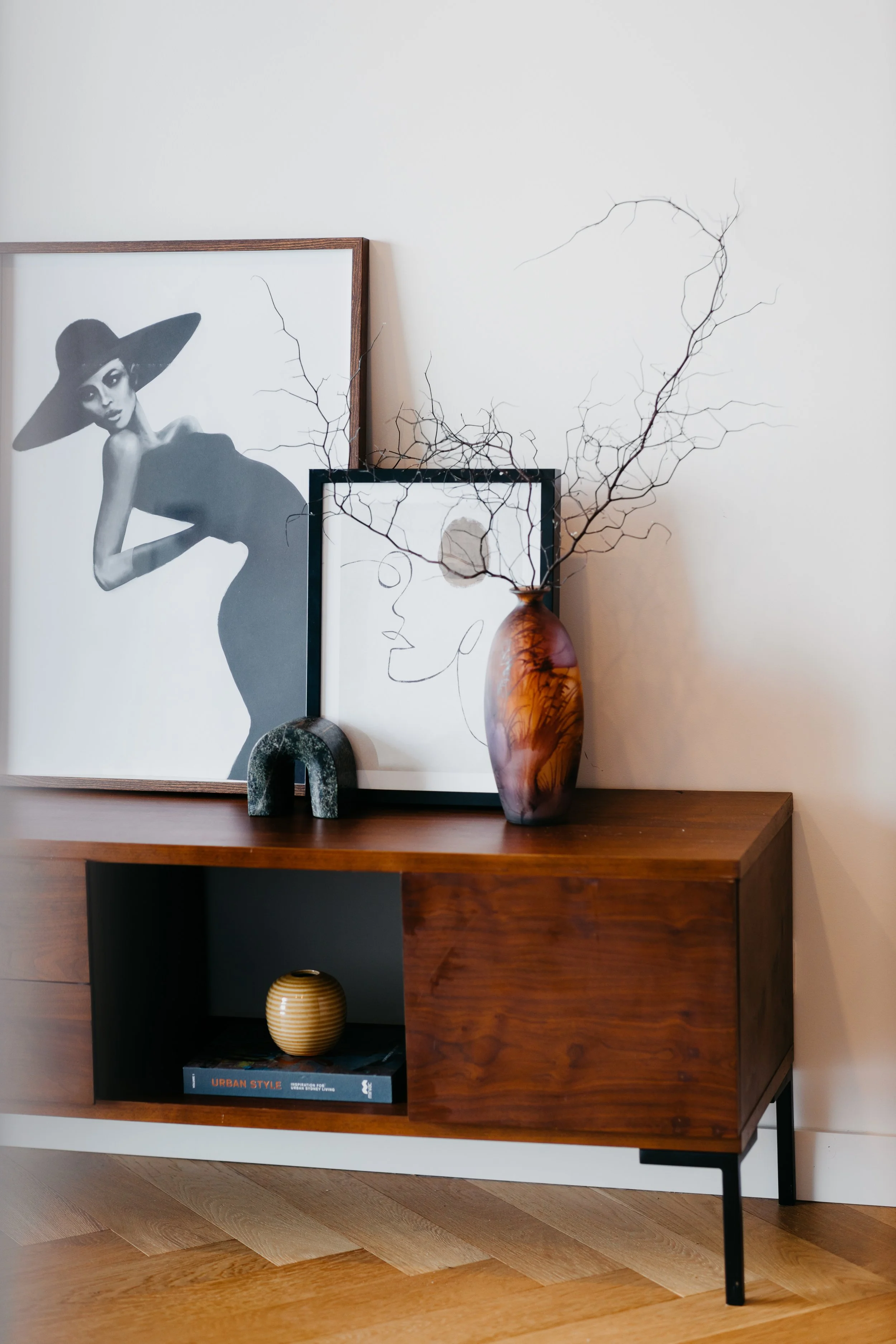 syp-homes-urban-stillness -living-room-artwork-detail-03.jpg