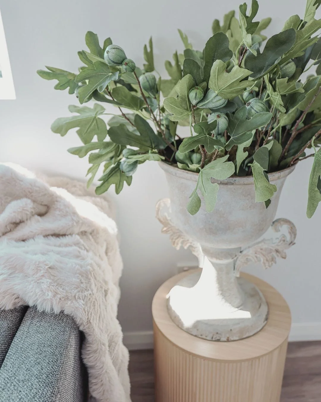 Creating an atmosphere of pure calm. ☁️
#StyledbyElevate #PerthStaging #PerthHomes #BedroomDesign #luxuryfitout