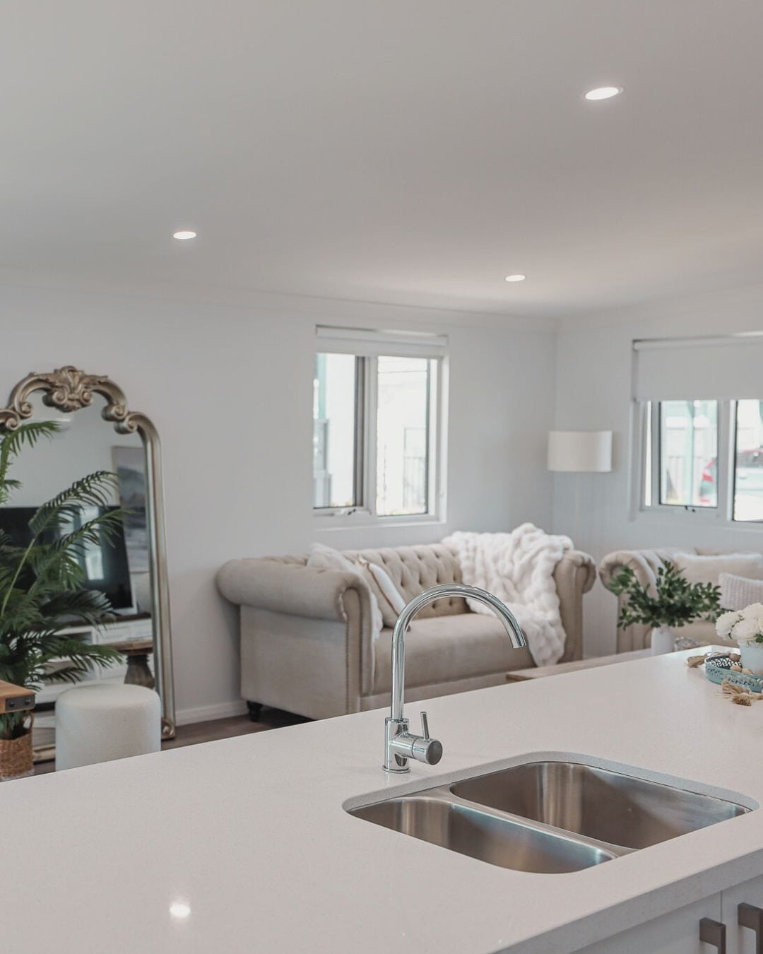 The ultimate entertaining space. 🥂
#KitchenGoals #DesignInspo #WhiteKitchen #NewBuildStyling #StyledbyElevate