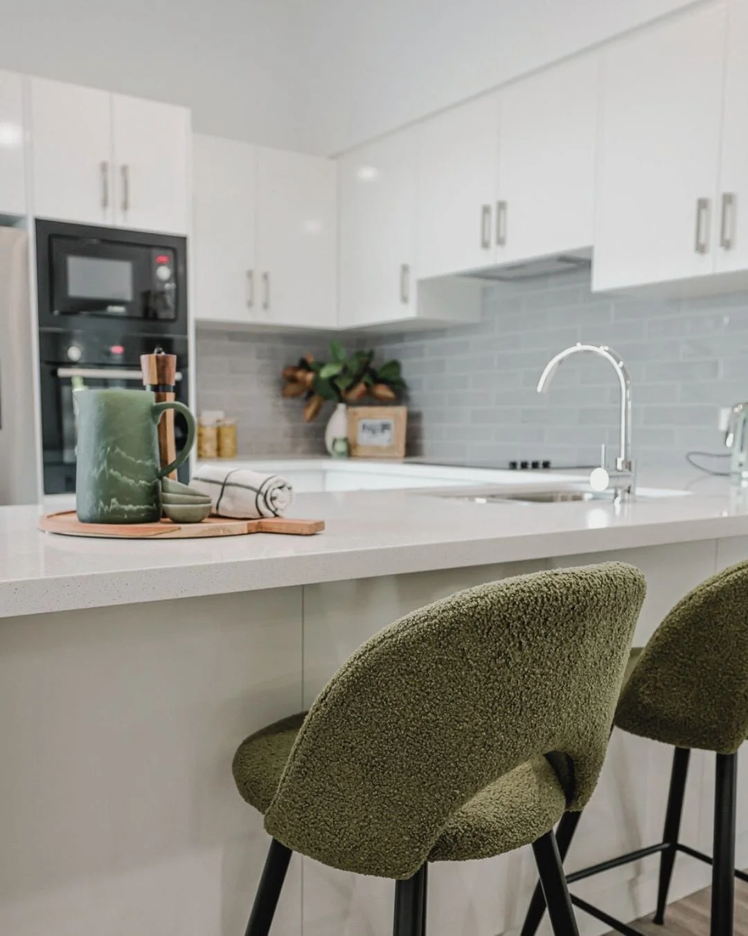 Texture. Warmth. Escape. Layering details to create a truly irresistible retreat.
#StyledbyElevate #PerthHomes #MasterSuite #TexturedDesign