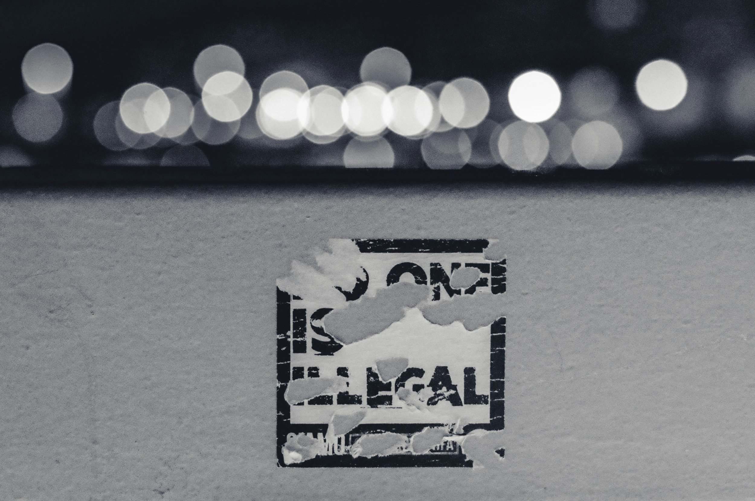 Urban governance of the displaced and emergency rules