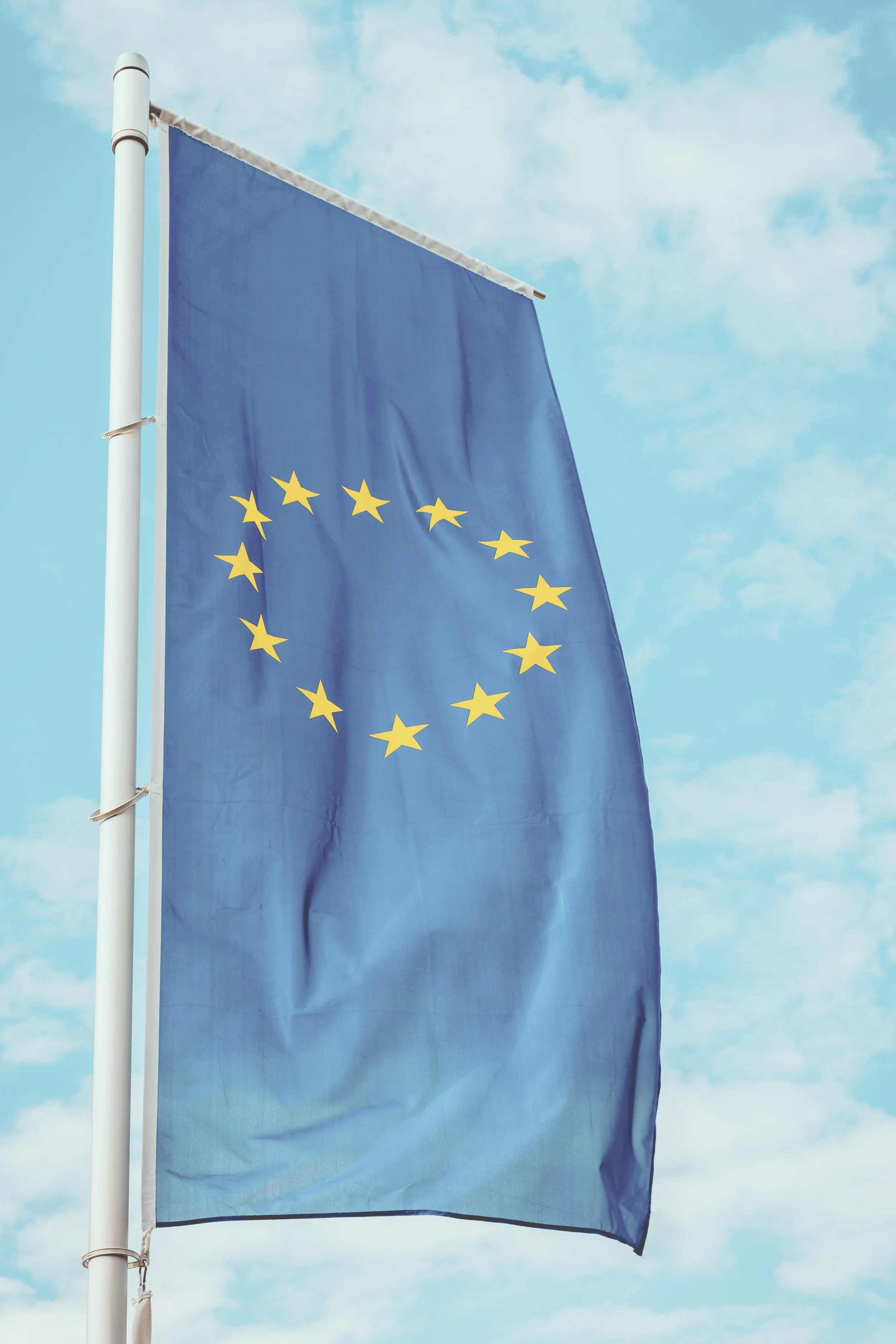 Why Does Backsliding Depth Vary? Legal Populism, Abusive Constitutionalism, and the Differential Trajectories of Democratic Erosion in Hungary and Poland