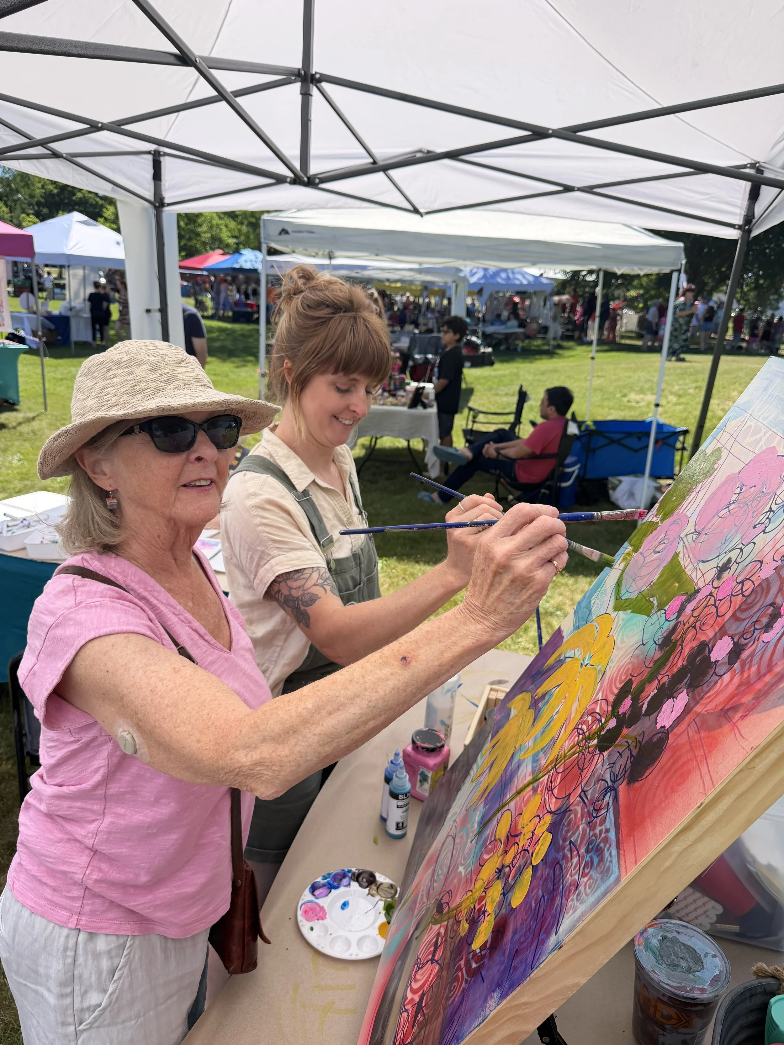 How Visual Teaching Breaks Down Language Barriers in Community Art