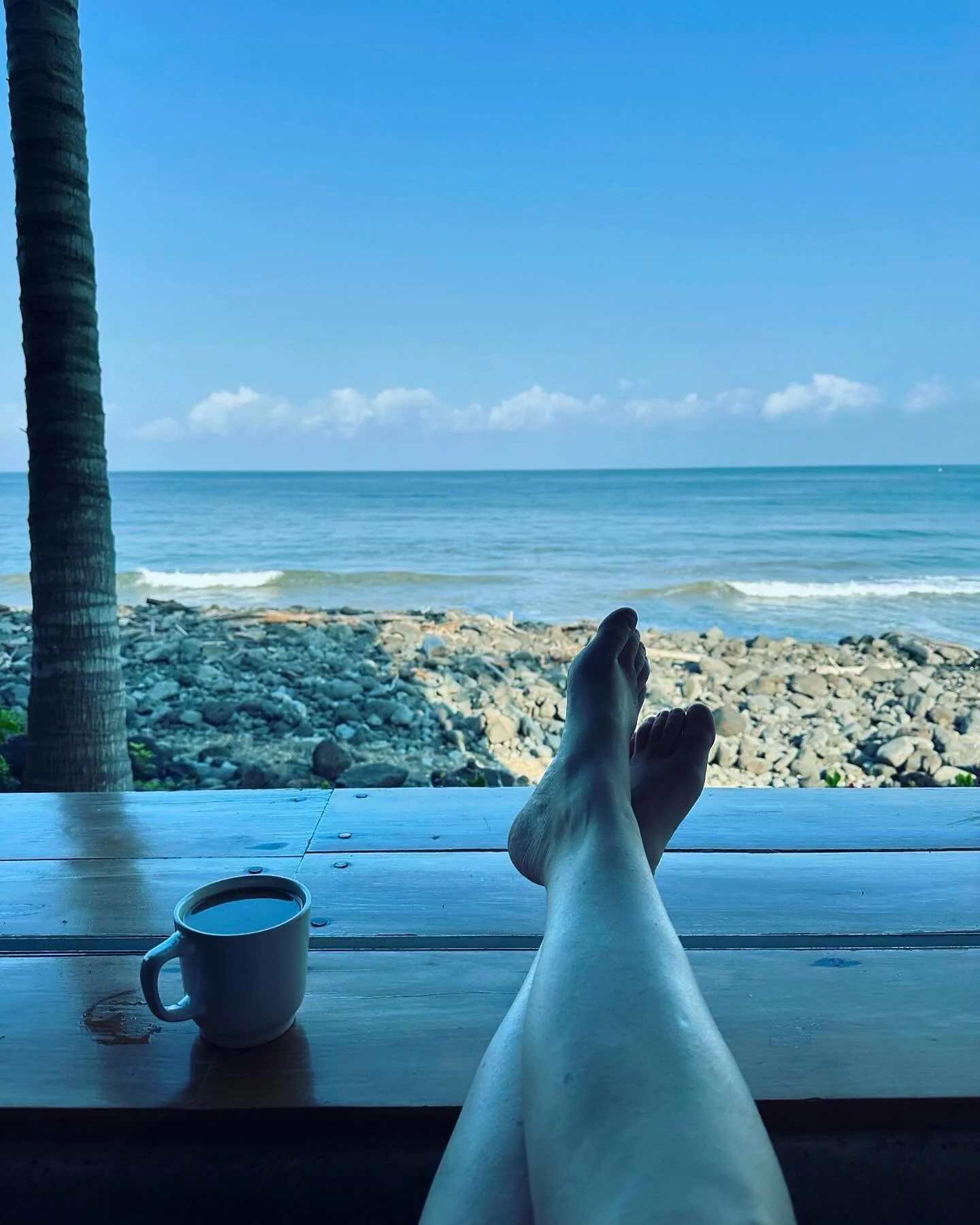 It&rsquo;s almost the weekend! Yay! Here&rsquo;s a loving reminder to sloooooooow down. Take moments where you can, when you can to pause and breathe. Granted, the above photo isn&rsquo;t my every day view 😜 But I try to take my time in the mornings