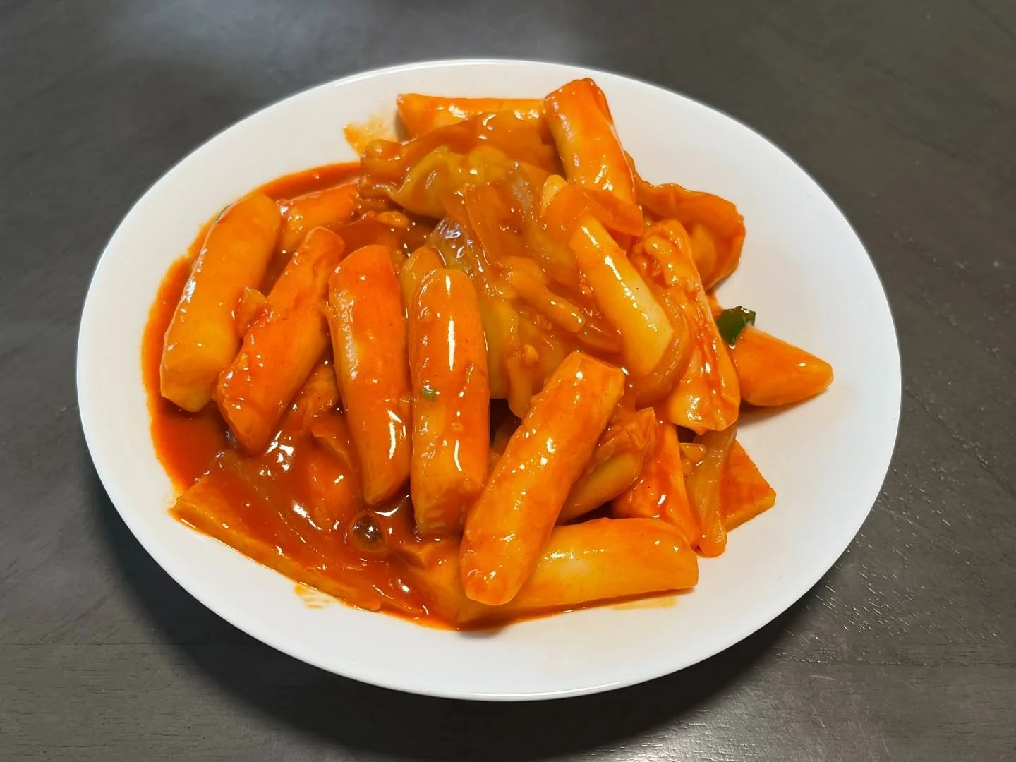11.07 떡볶이

역시 한국인이 만드는 떡볶이는 다르다!!ㅎㅎㅎ 매콤한 맛이 너무 맛있는 보보표 떡볶이✨ 교회사람들한테도 나눠줬는데 다들 너무 맛있게 먹었다고 한다🤣