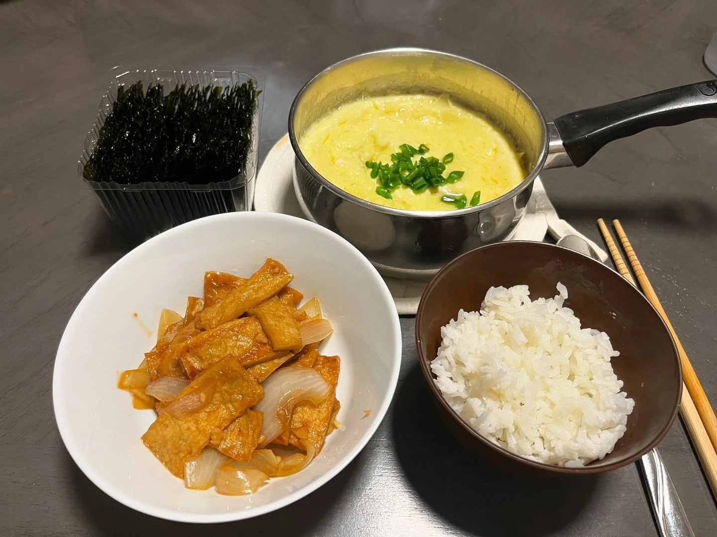 10.31 어묵볶음이링 계란찜🐟

아침밥을 너무 푸짐하게 차려주신 보보님✨ 난 아침을 꼭 든든하게 먹어야하는 사람인데 이해해주고 챙겨줘서 고마워!❤️