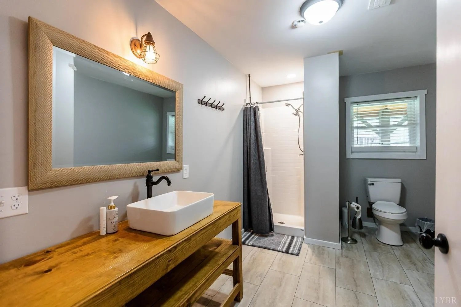 hall Bath.jpg