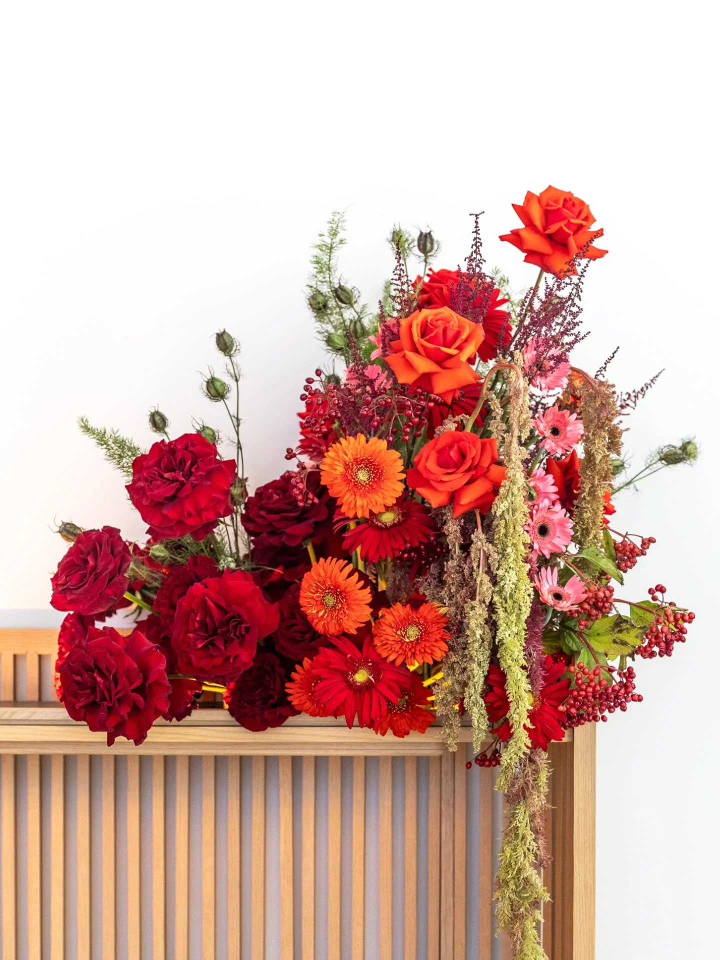 Florals that speak the language of passion, devotion and timeless romance for the engagement soir&eacute;e ❤️
