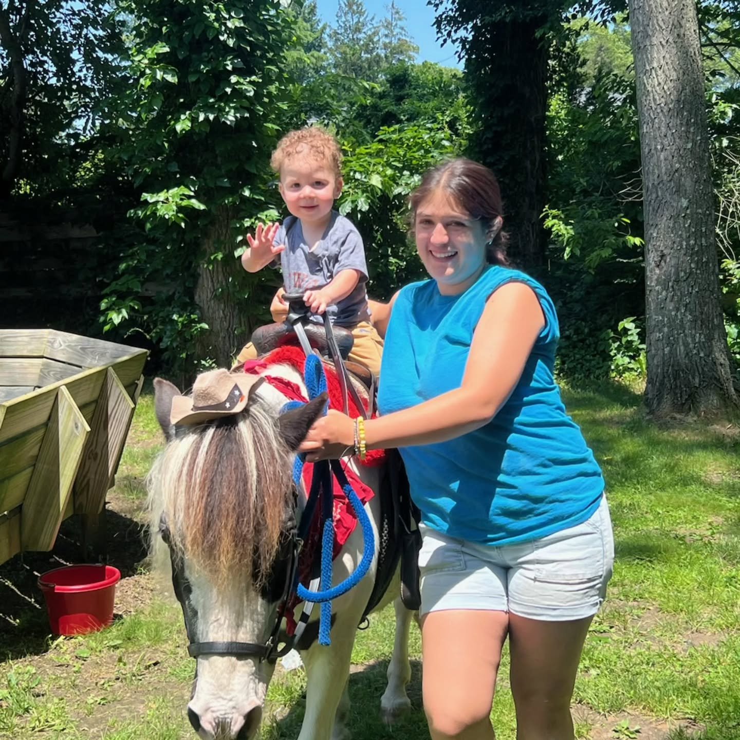 🌞🐴 Little cowboy on the move!
Nothing beats a sunny day, a gentle pony, and the biggest smile ever 🥰 Caiden was all ready to giddy up and wave to his fans! Huge thanks to our amazing pony (complete with a mini cowboy hat 🤠) and the awesome helper