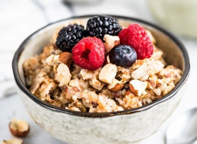 High fiber foods for busy mom weight loss including oats, berries, chia seeds, and flax for digestion and blood sugar balance