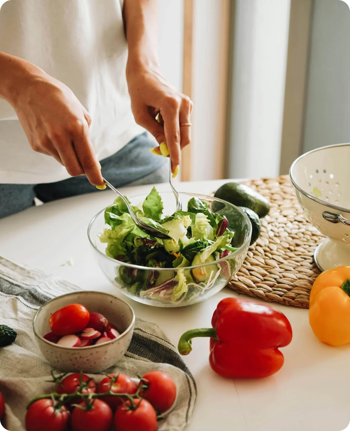 Mom preparing a fresh salad as part of a healthy weight loss meal plan