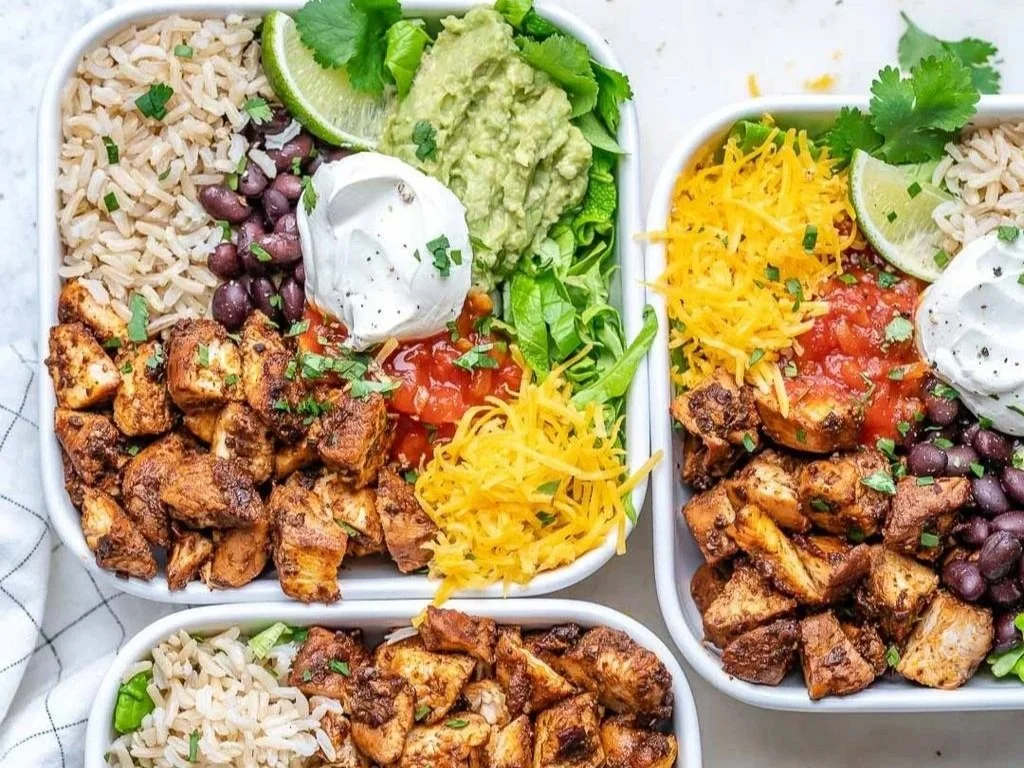 Balanced Chipotle-style bowl for busy mom weight loss with chicken, beans, vegetables, and guacamole