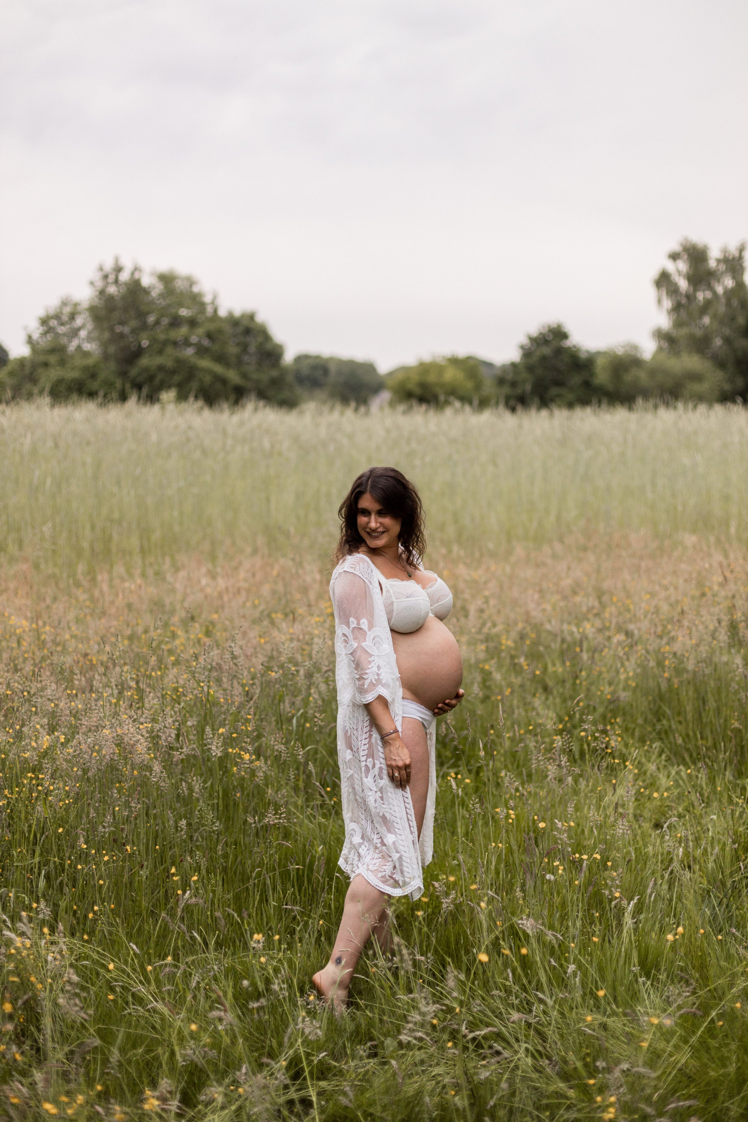 Photographie de grossesse en extérieur