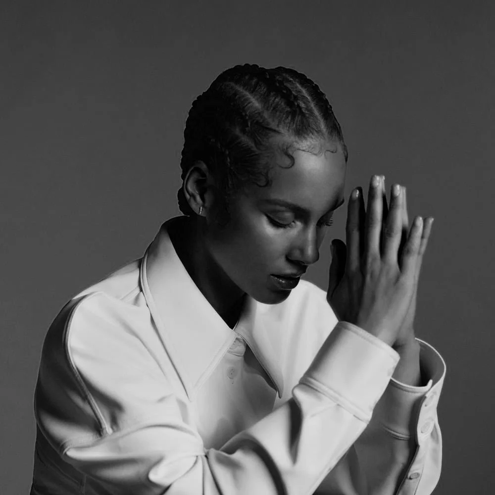 Alicia-praying-69194_SP1_200107_AK_MZ_SHOT_08_030_a.jpg